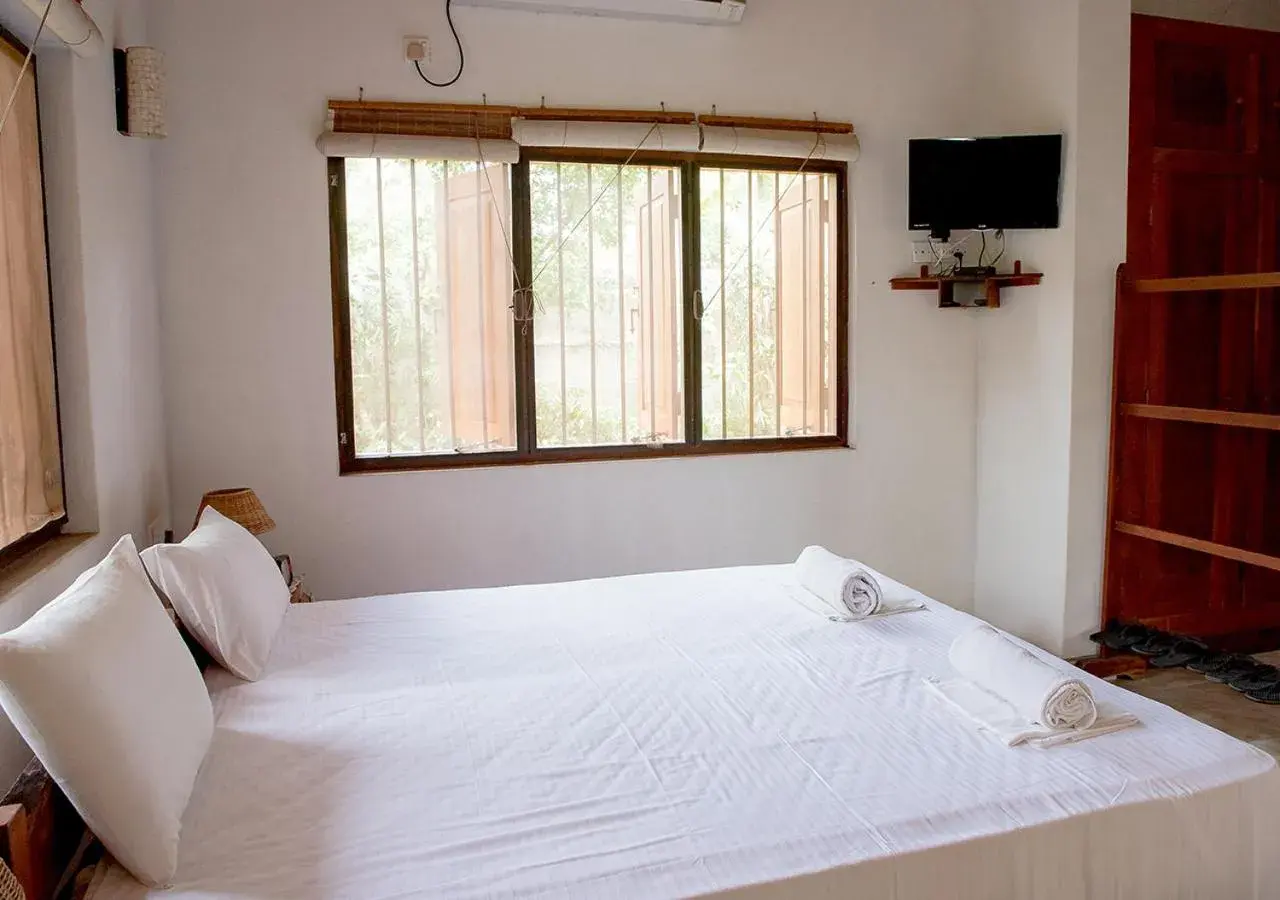 Communal lounge/ TV room, Bed in Villa Shade