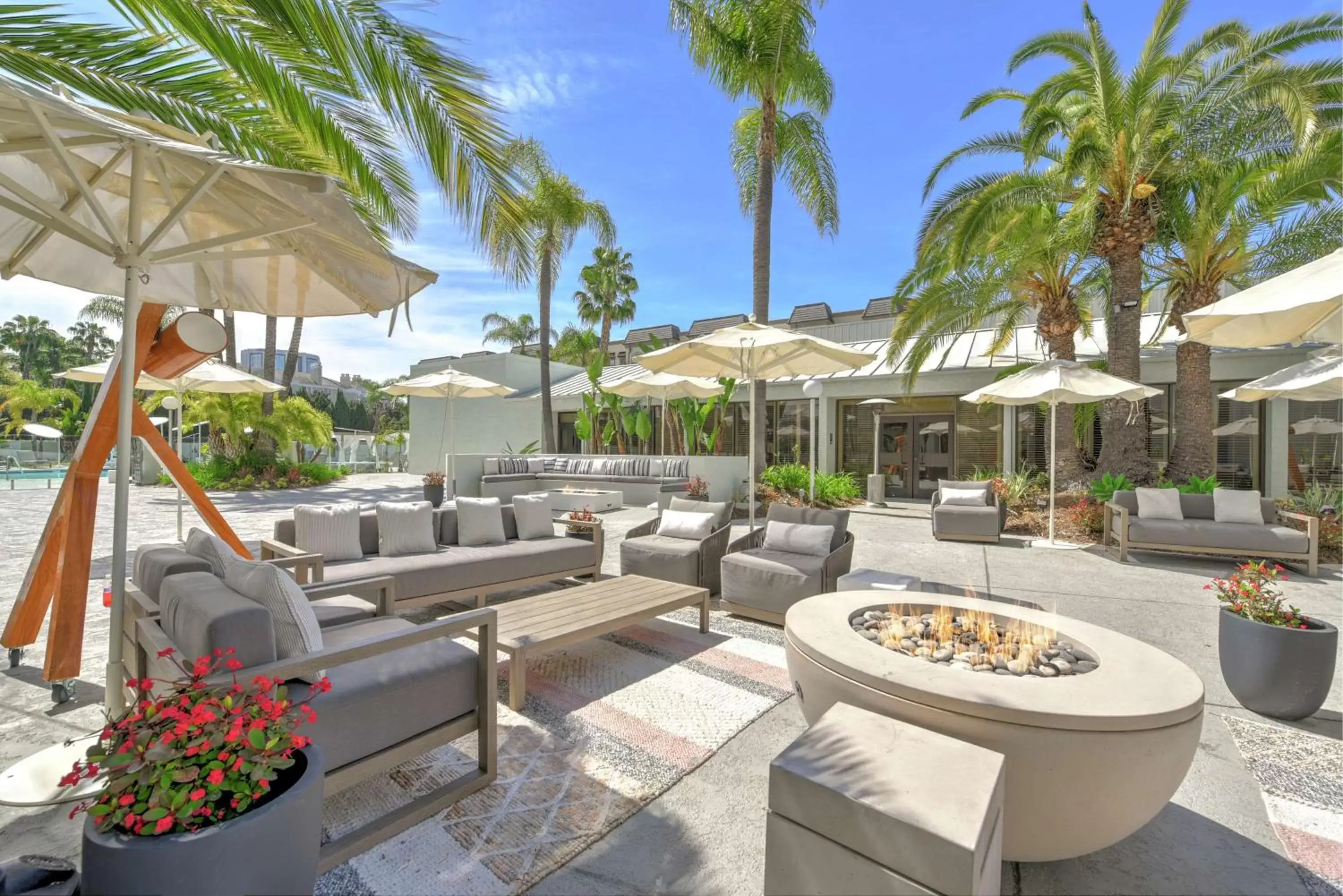 Inner courtyard view in Hilton Irvine/Orange County Airport