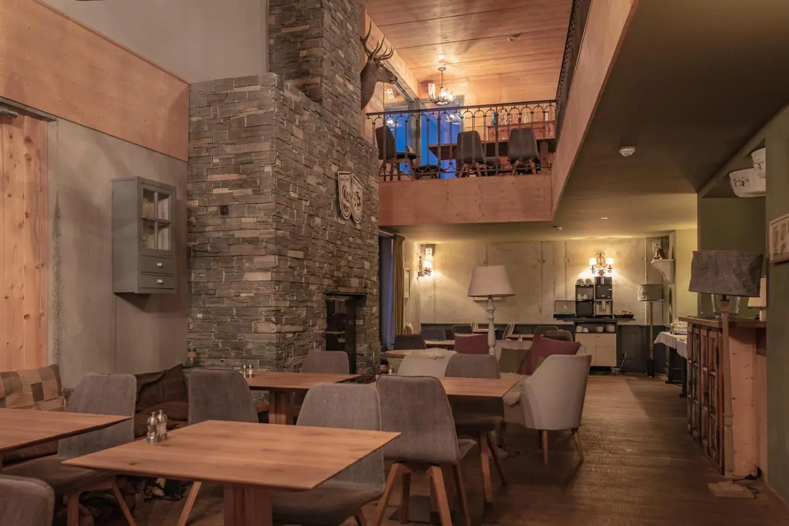 Restaurant/Places to Eat in Rinderberg Swiss Alpine Lodge