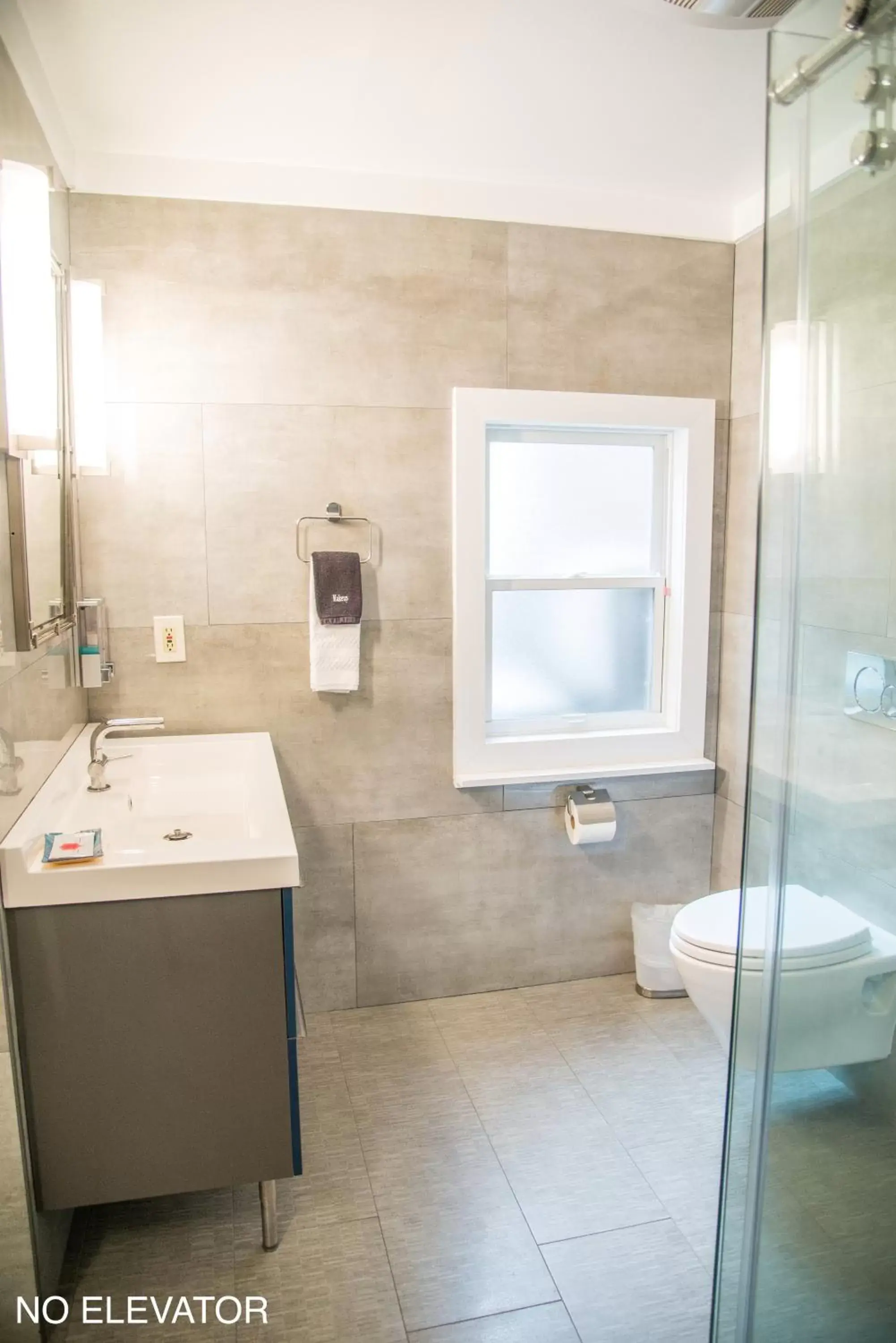 Bathroom in Cedar Gables Inn