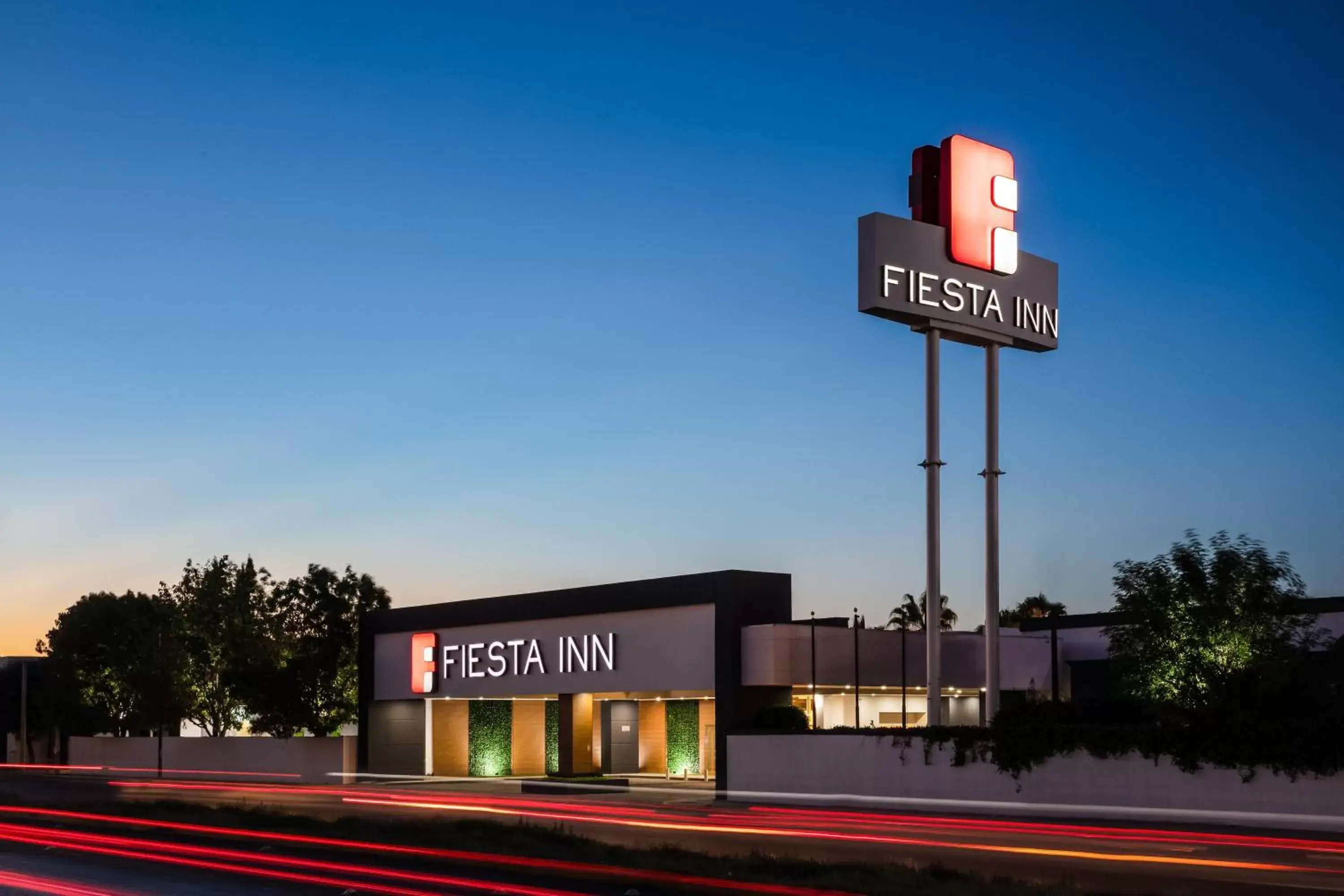 Property building, Property Logo/Sign in Fiesta Inn San Luis Potosi Glorieta Juarez