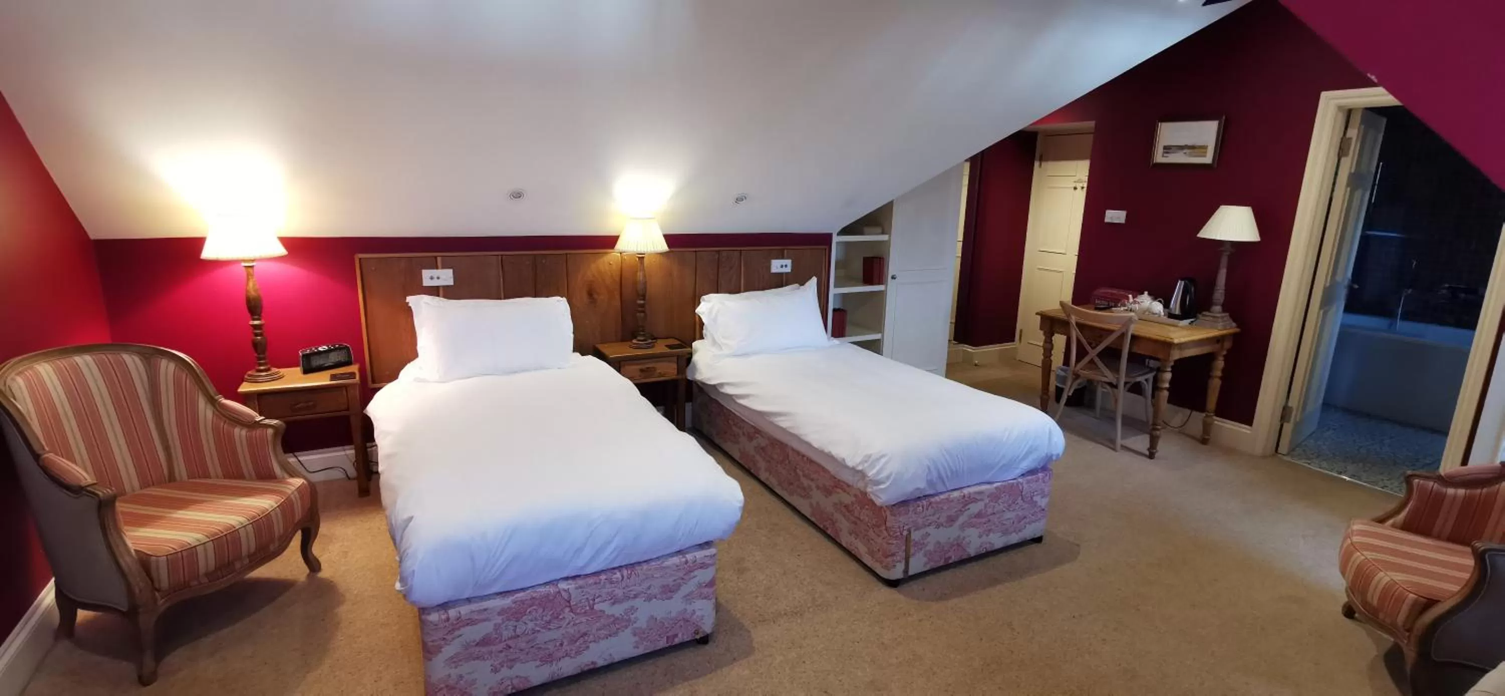 Bedroom, Bed in Buccleuch and Queensberry Arms Hotel