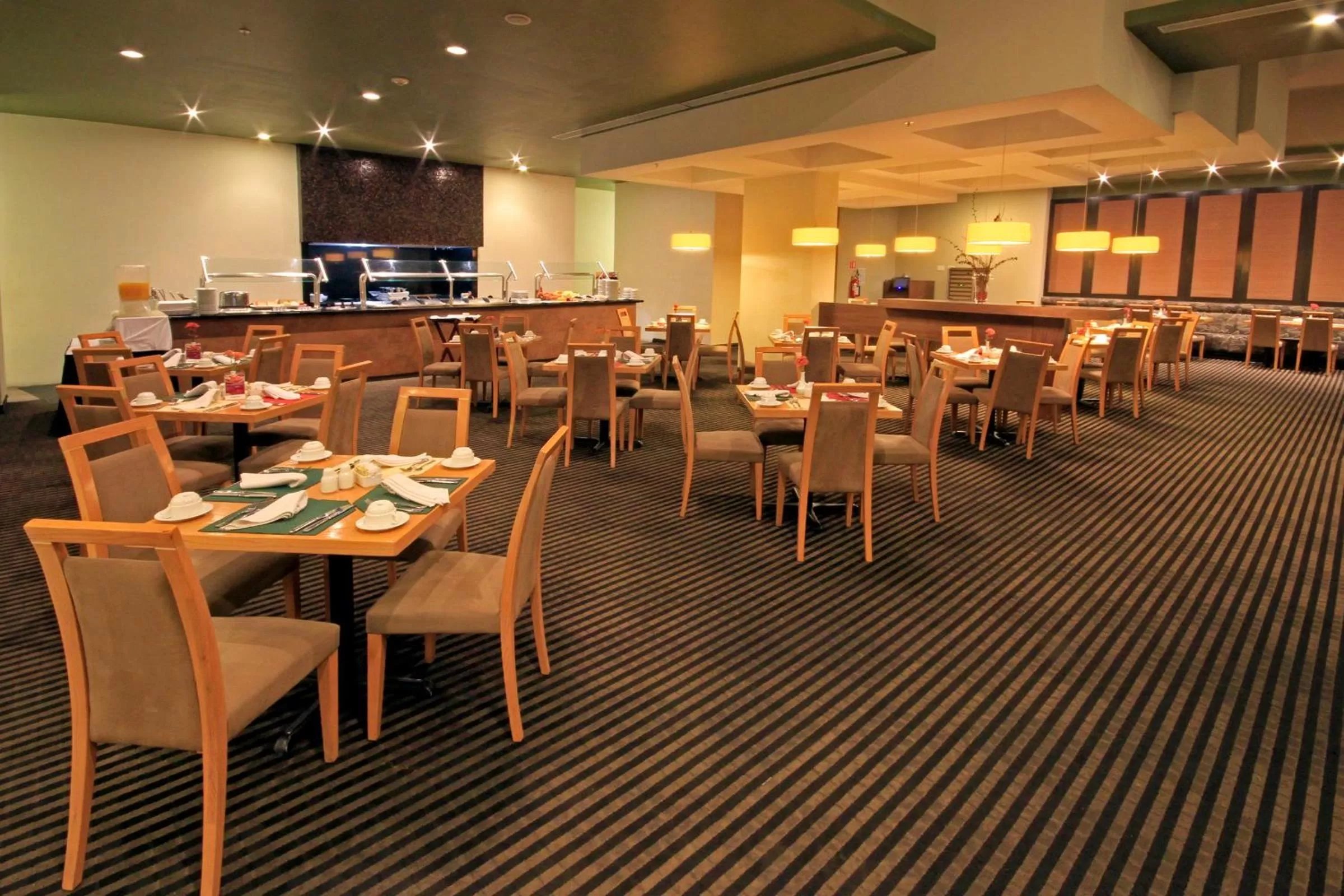Restaurant/places to eat in Crowne Plaza Monterrey Aeropuerto by IHG