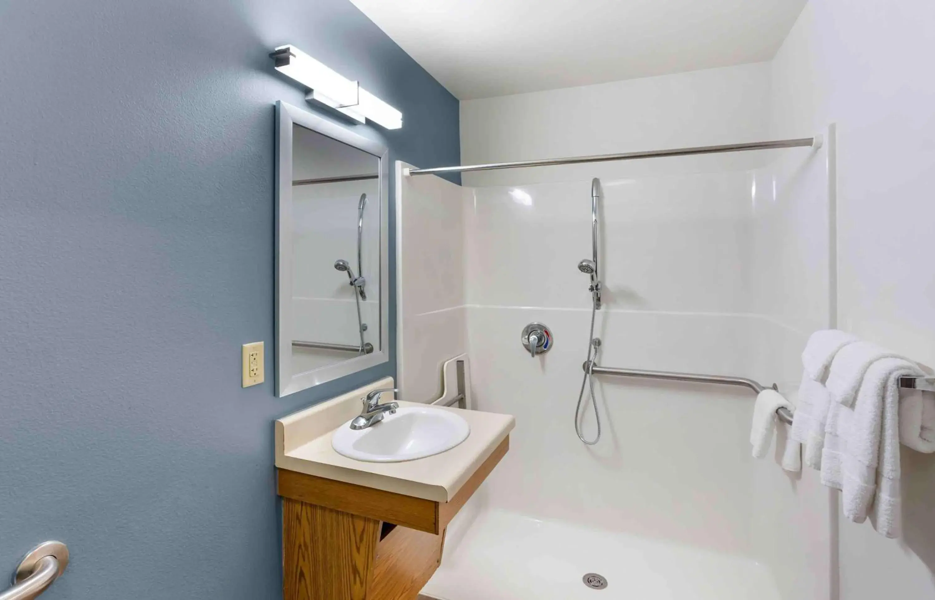 Bathroom in Extended Stay America Select Suites - Ogden