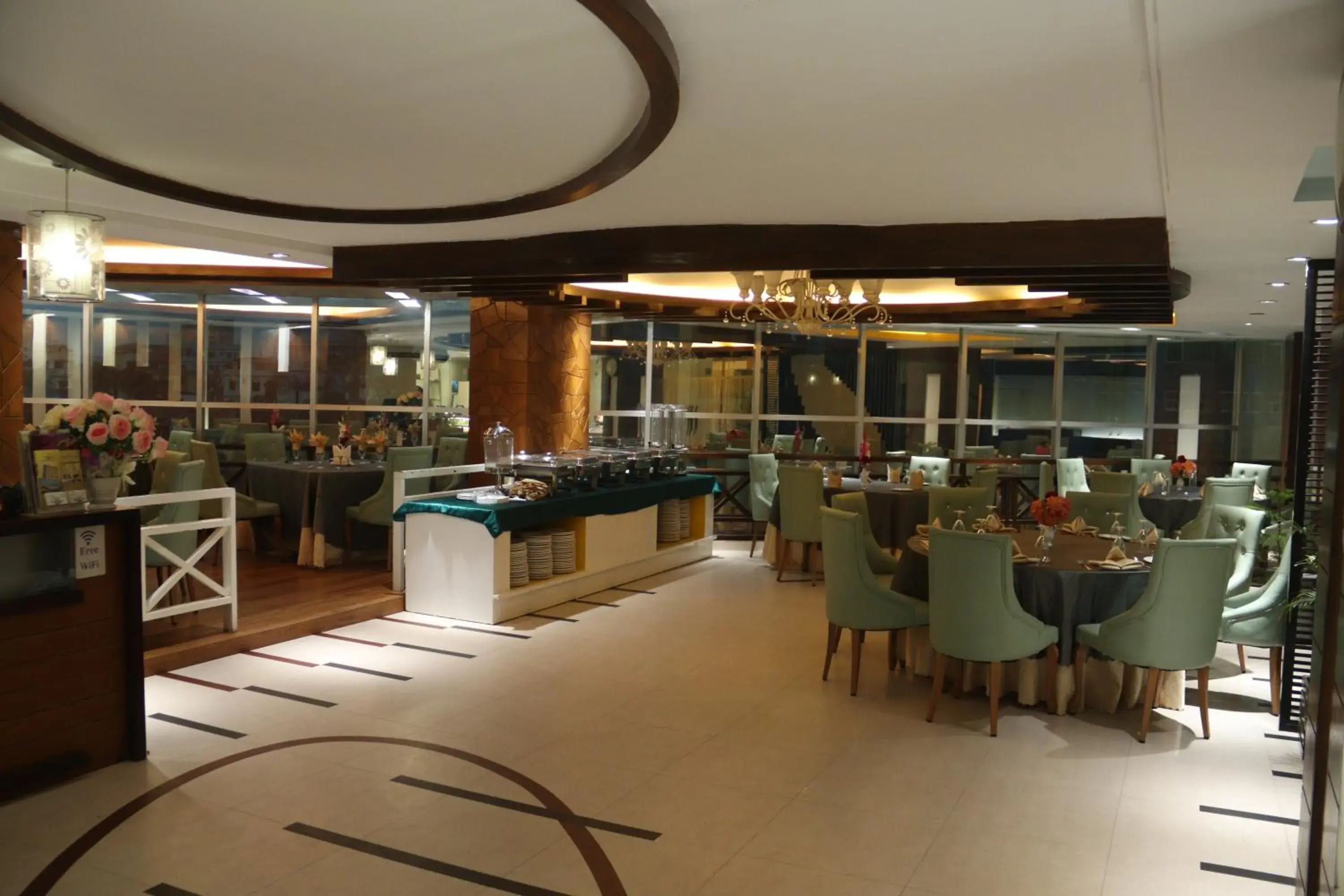 Restaurant/Places to Eat in Hotel Valley Garden