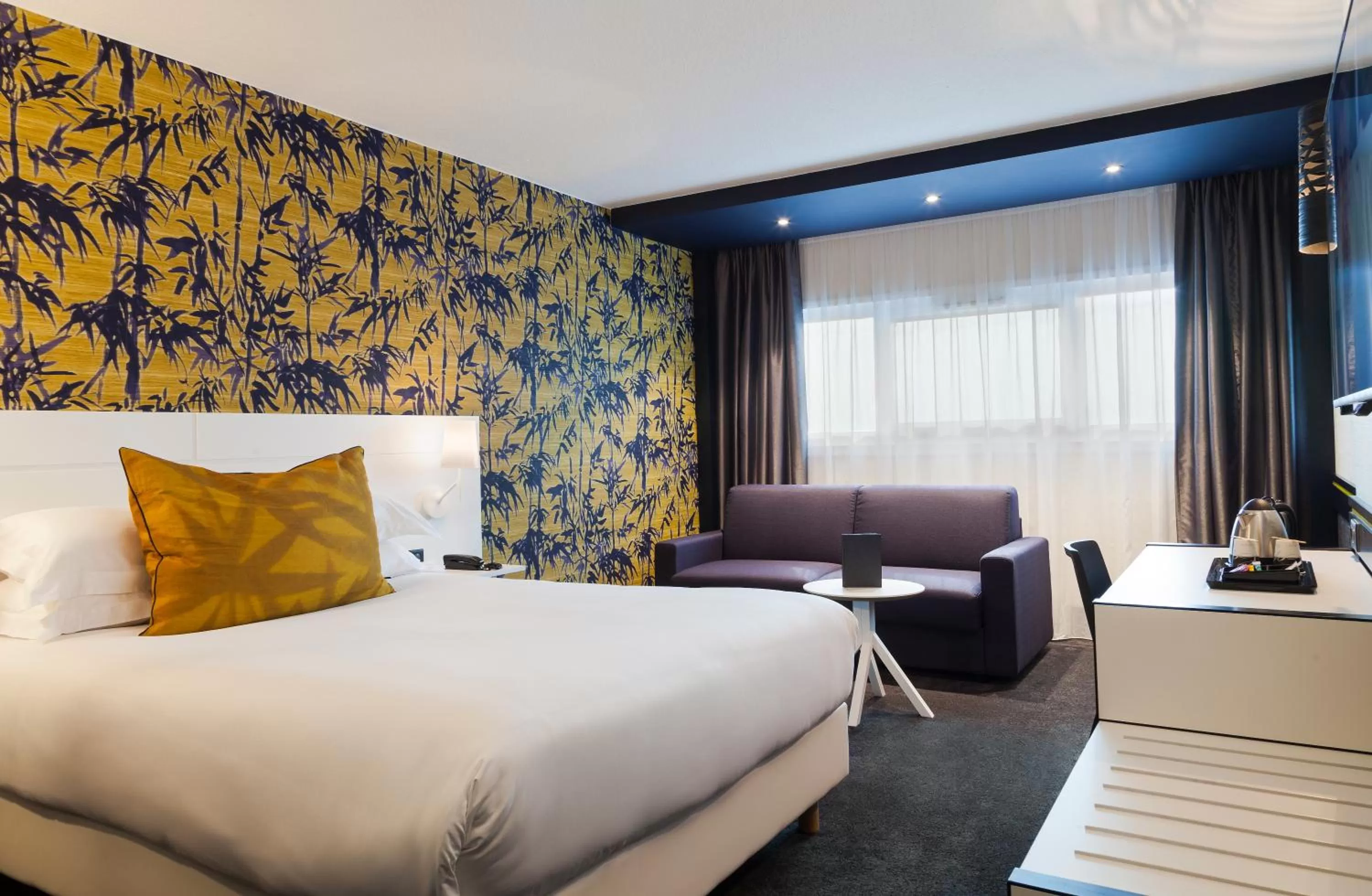 Restaurant/places to eat, Bed in Hotel Inn Paris CDG Airport