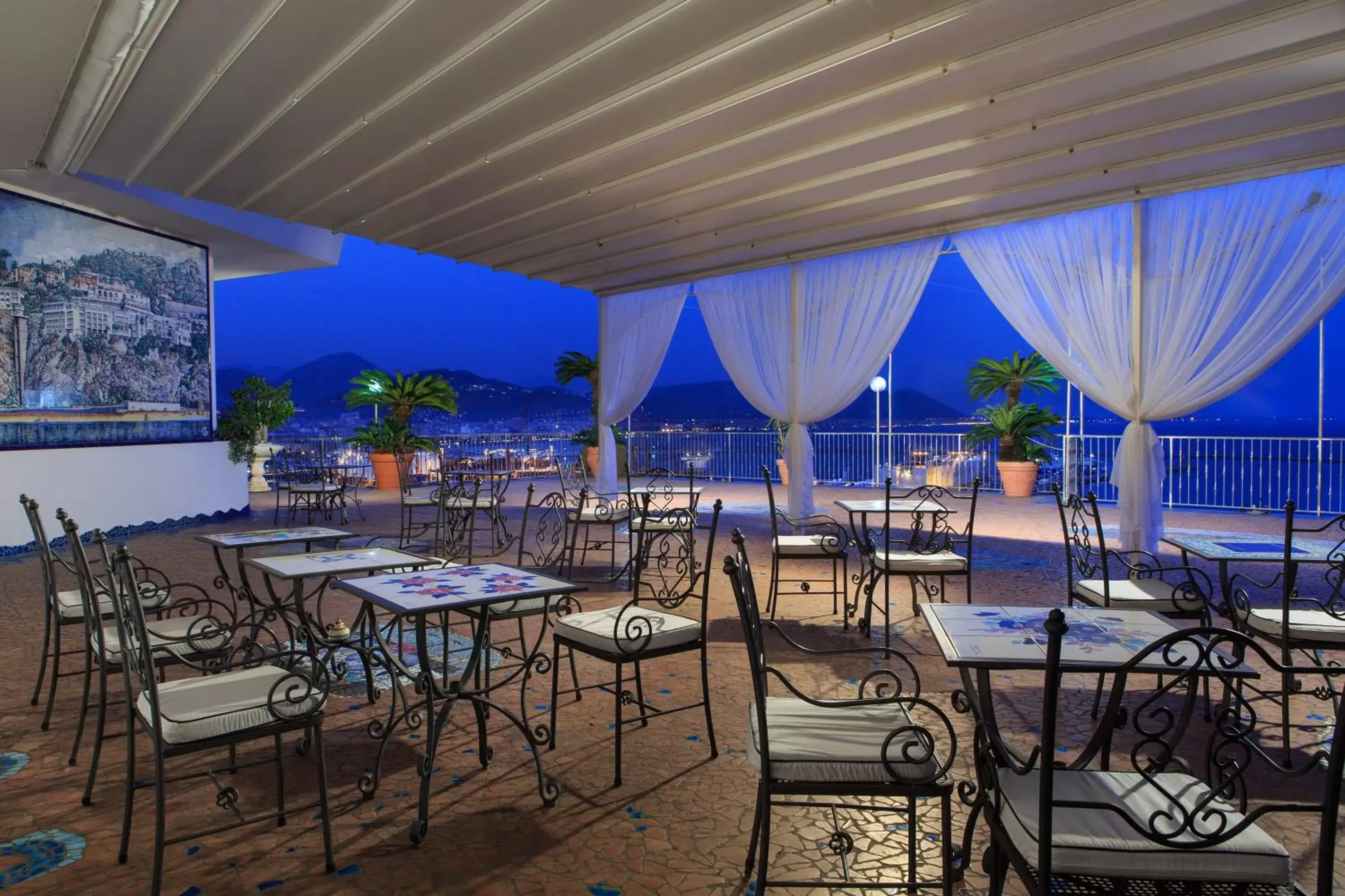 Balcony/Terrace, Restaurant/Places to Eat in Lloyd's Baia Hotel