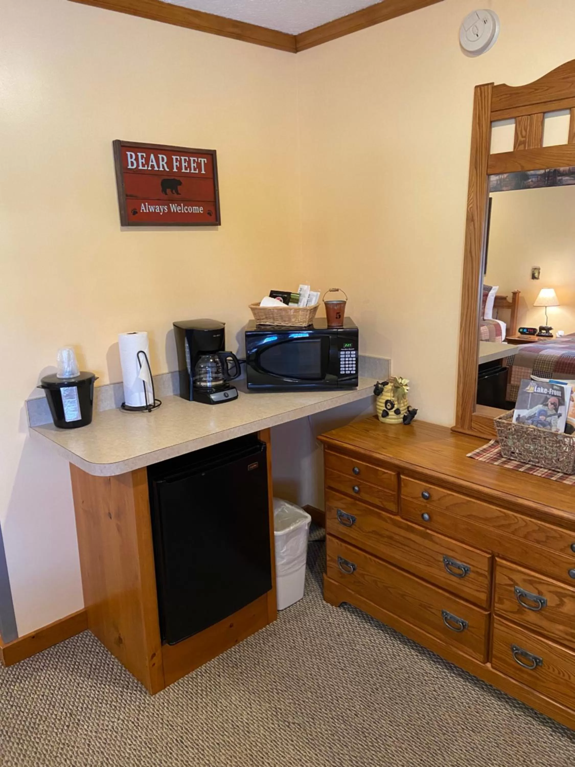 Coffee/tea facilities in The Garrett Inn