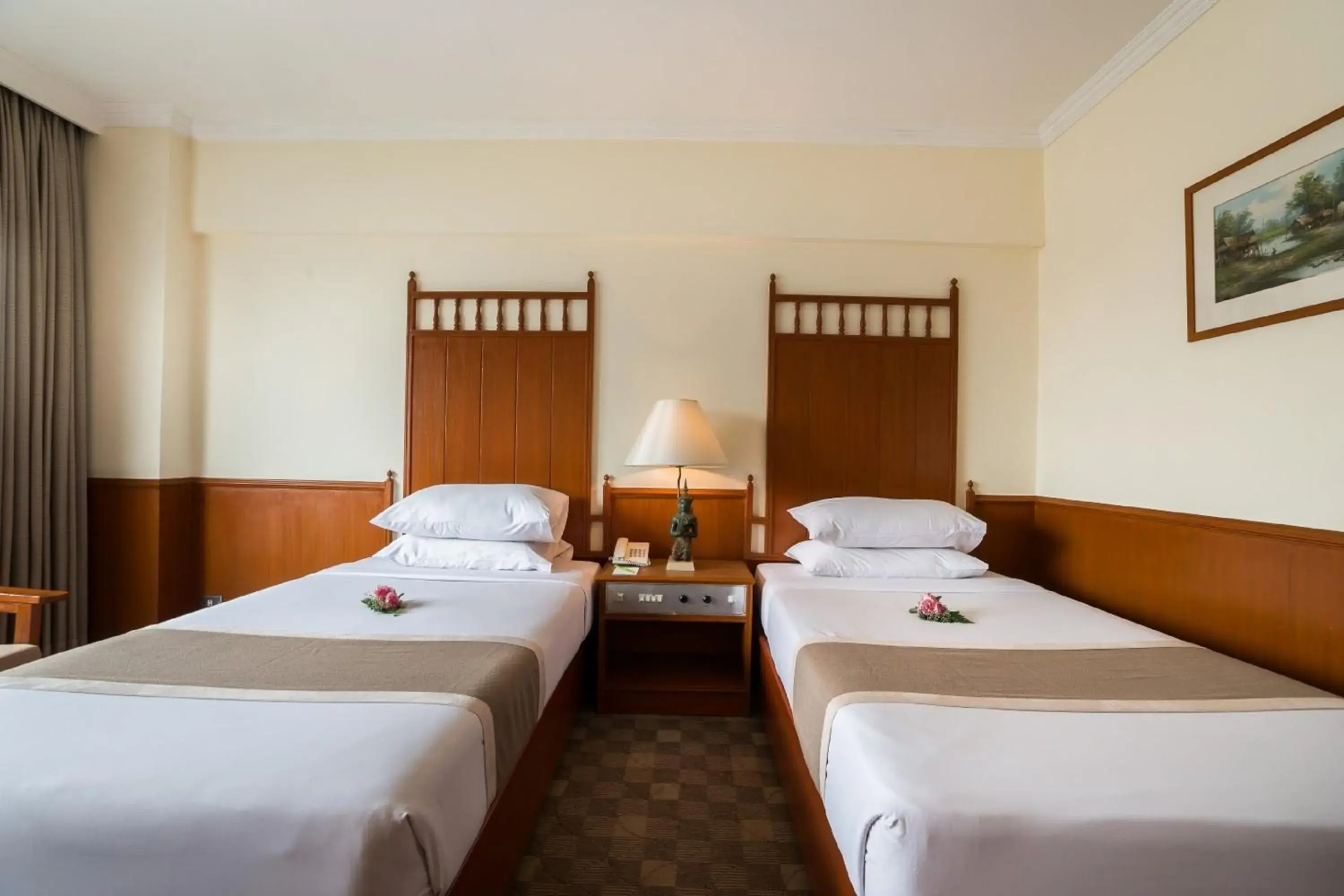 Bedroom, Bed in Bangkok Palace Hotel