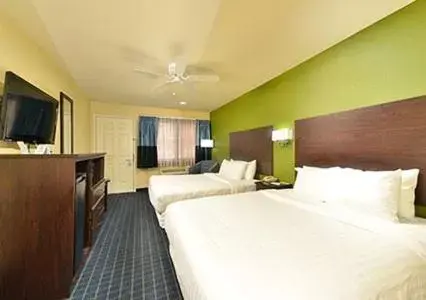 Queen Room with Two Queen Beds - Non-Smoking Pet Friendly in Quality Inn - Needles