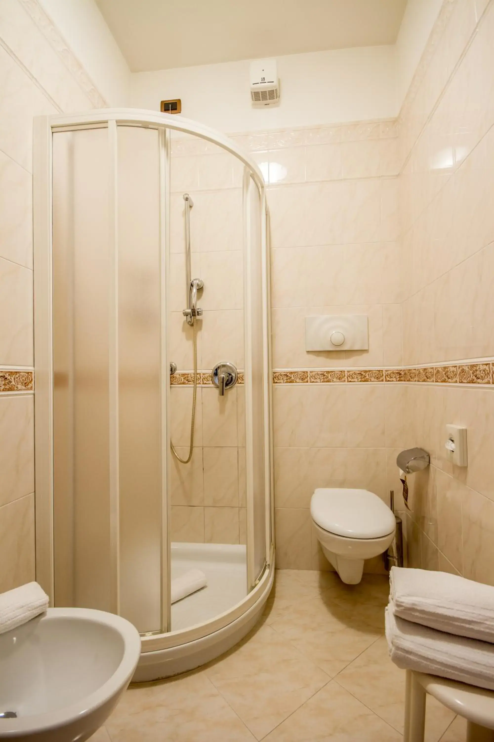 Shower, Bathroom in Hotel Sant'Ilario