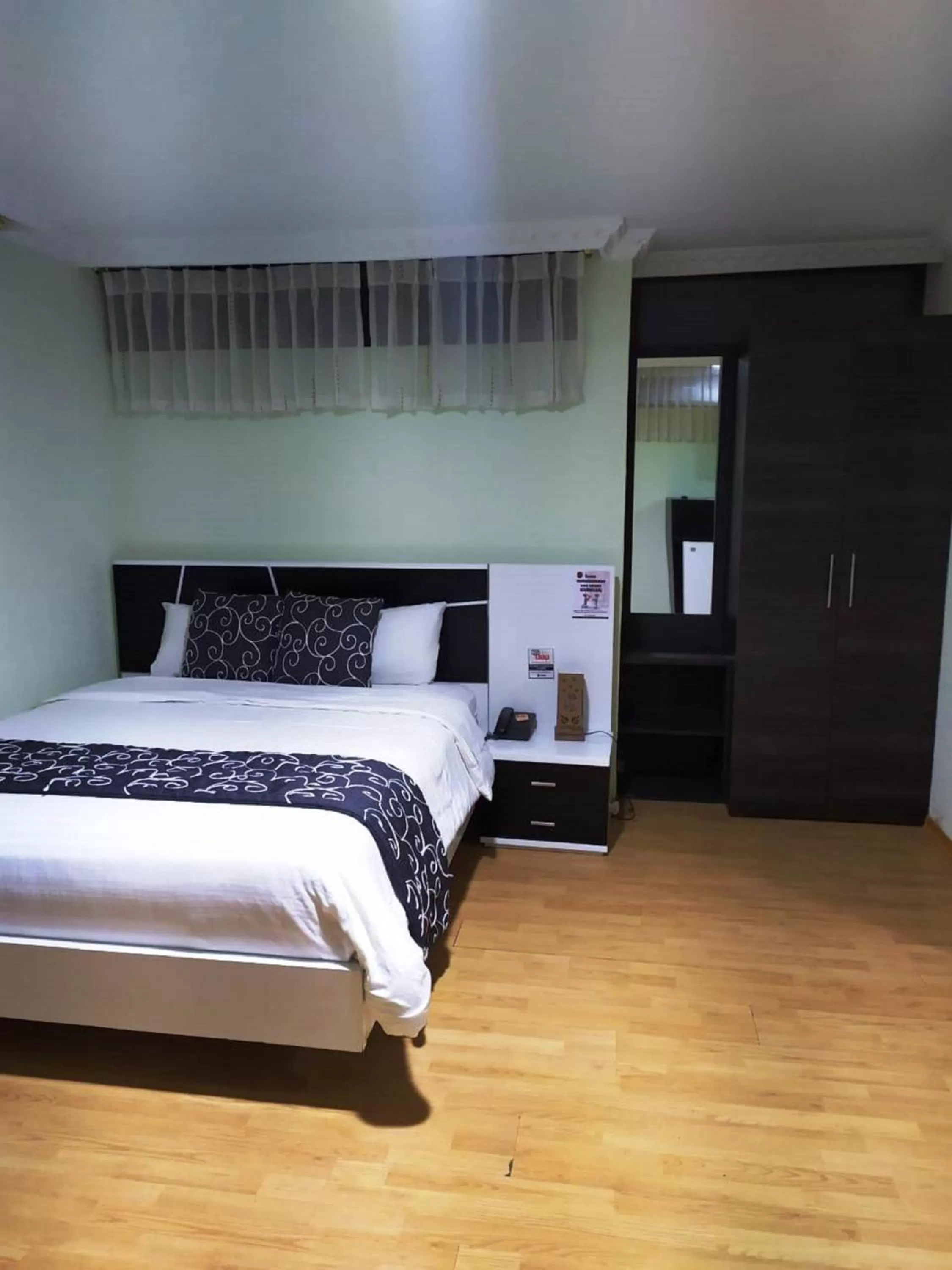 Bedroom, Bed in La Kapital Hotel