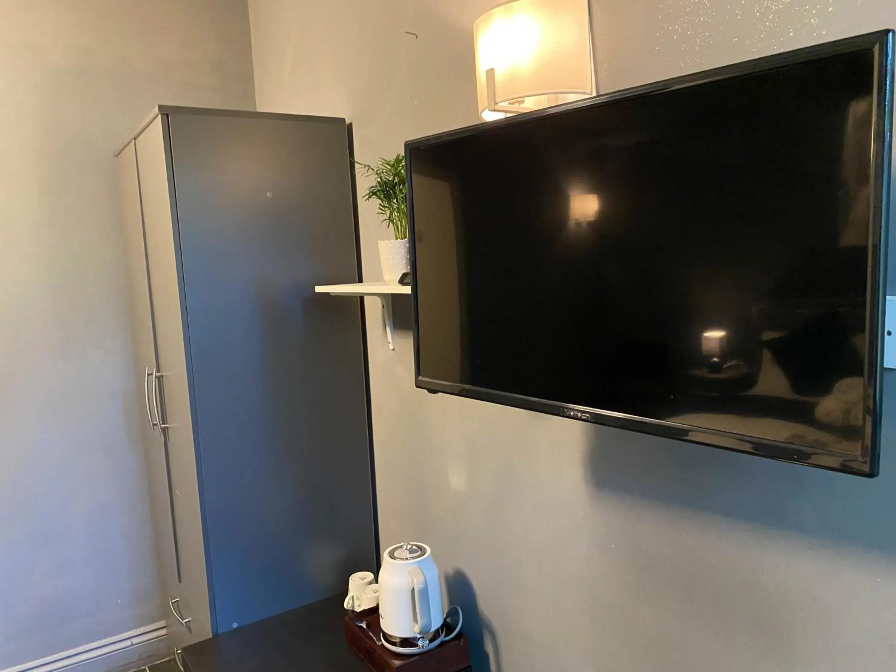 TV/Entertainment Center in Wns HOTEL