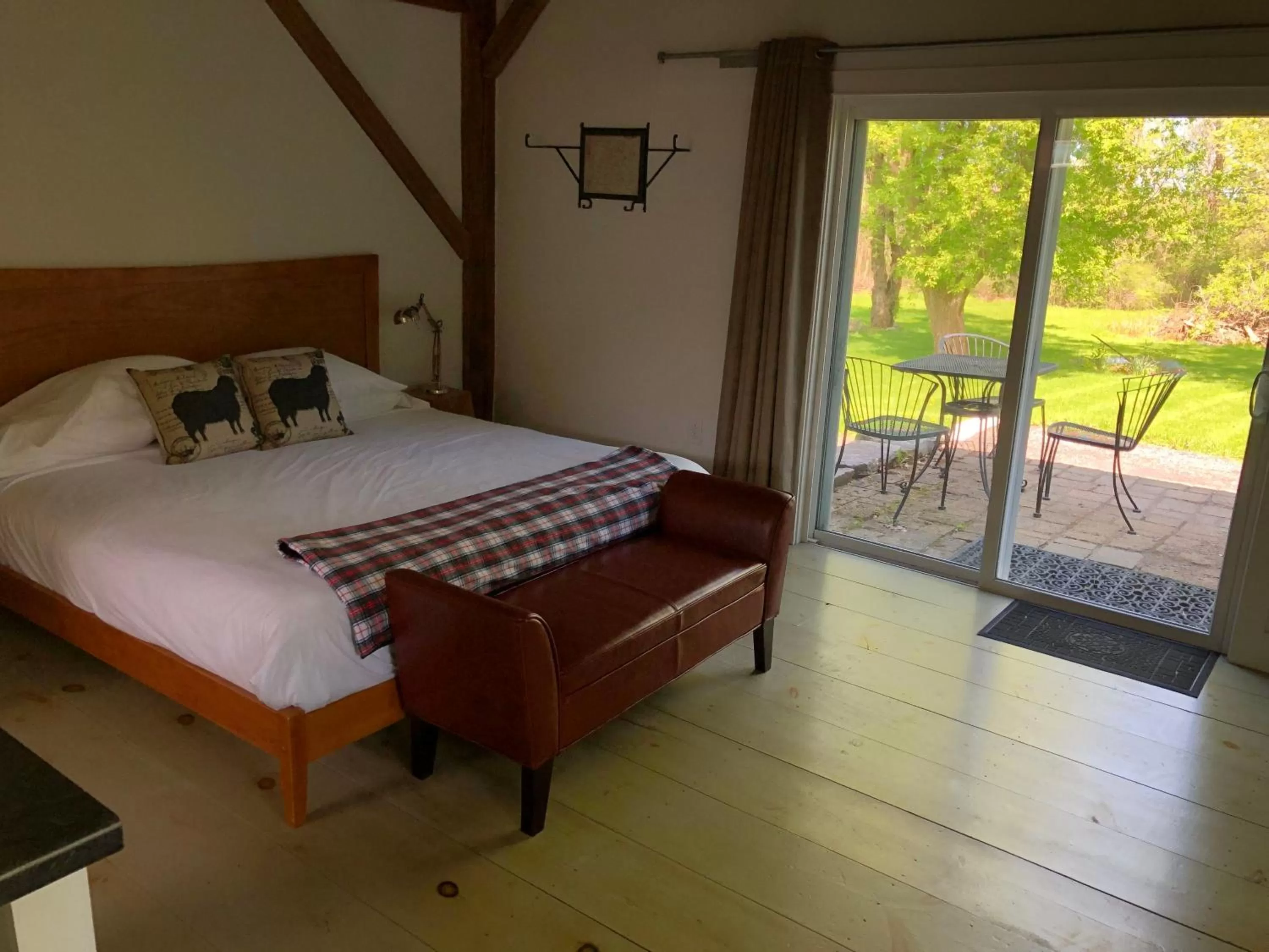 Bed in Shoreham Inn Bed & Breakfast