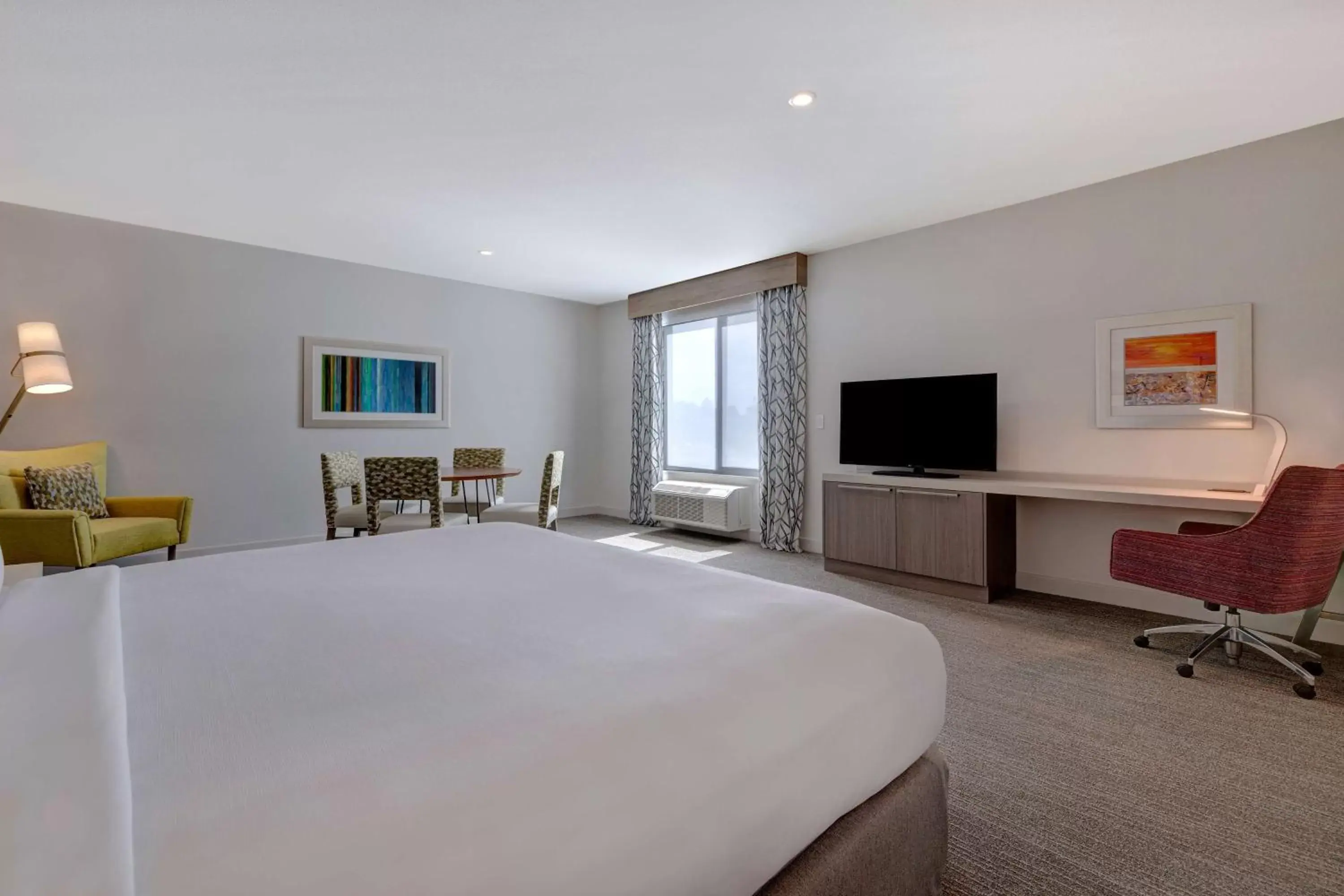 Bedroom, Bed in Hilton Garden Inn Temecula
