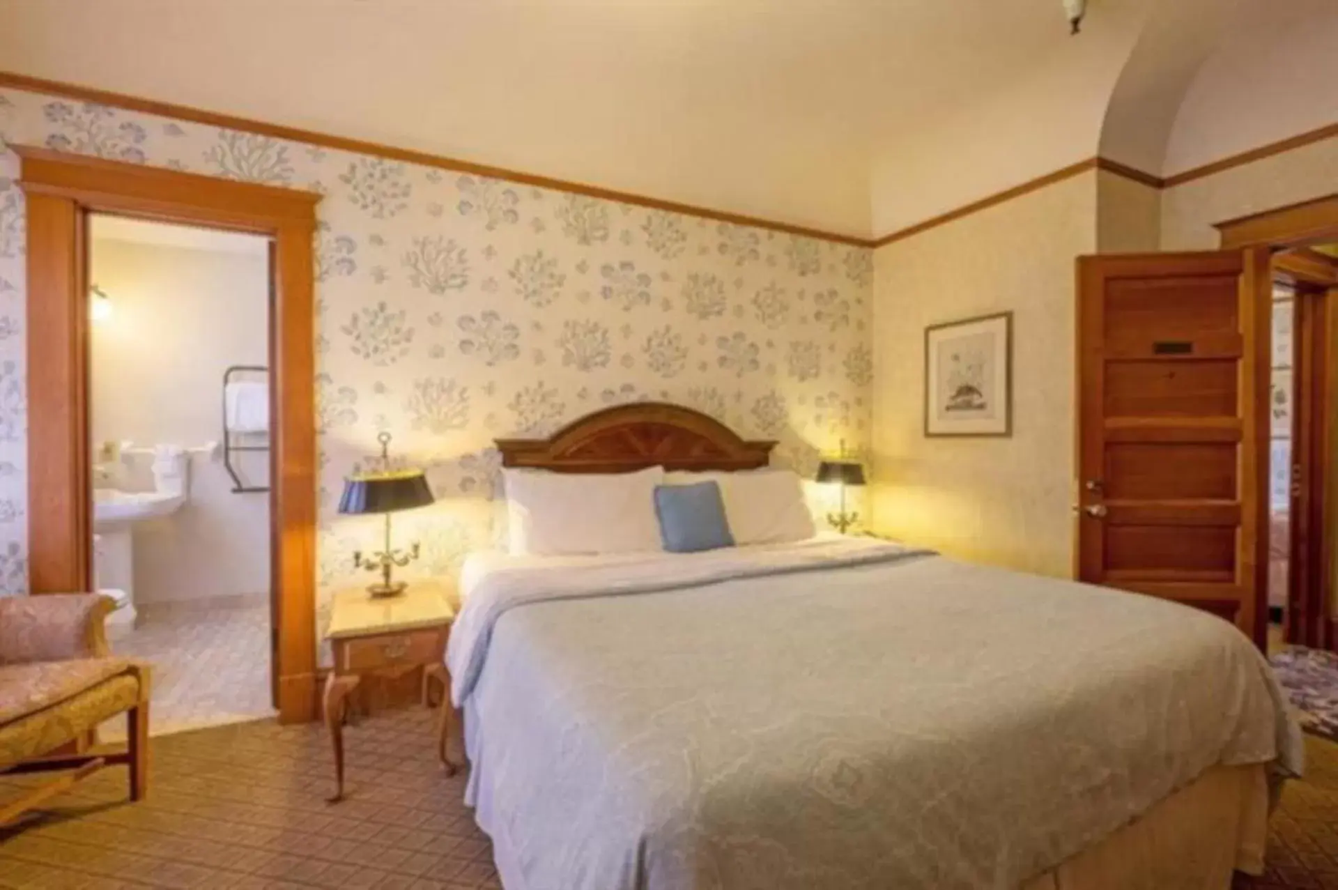 Bedroom, Bed in Pacific Grove Inn
