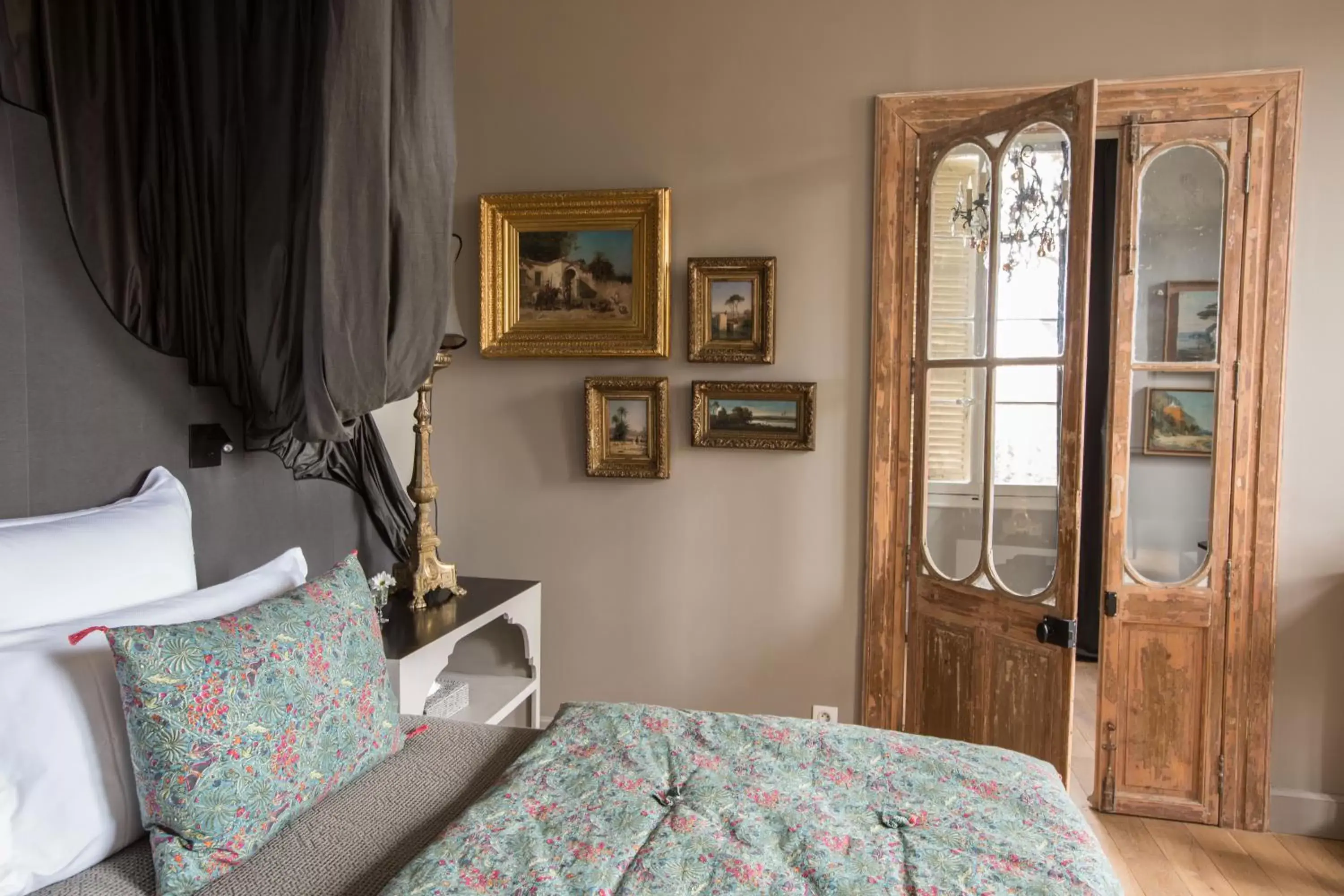 Bedroom, Bed in La Divine Comédie-Suites Deluxe