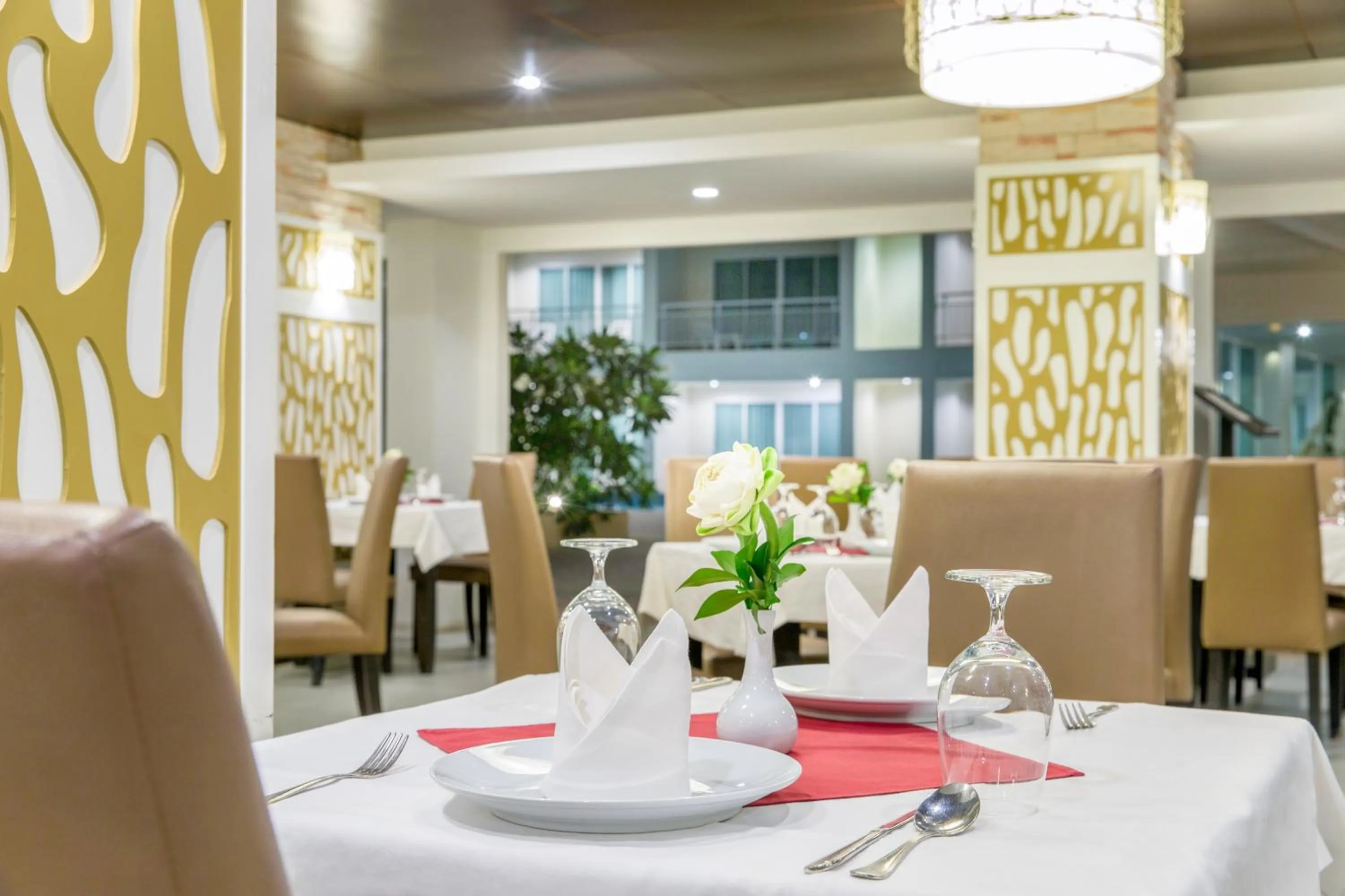 Restaurant/places to eat in Chanalai Hillside Resort, Karon Beach