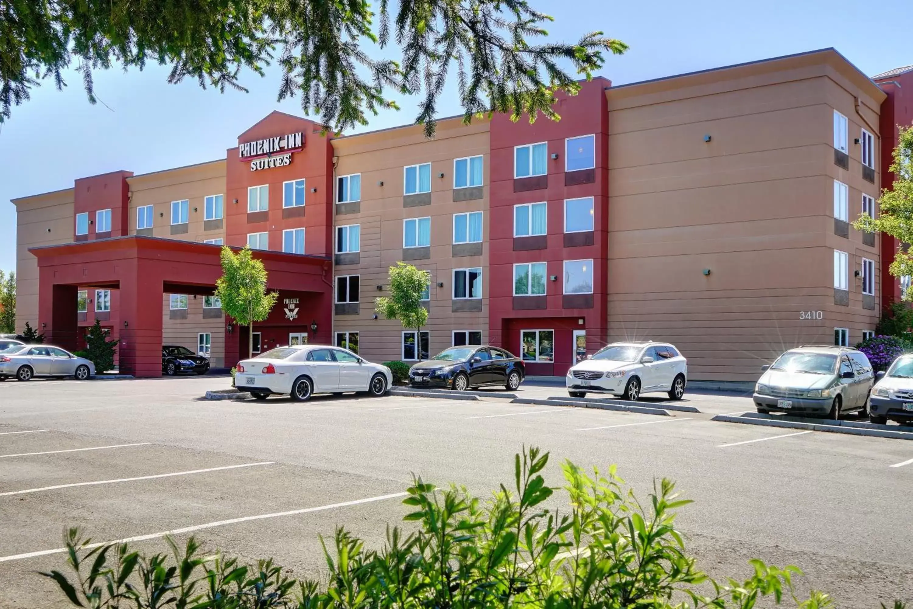 Property building in Phoenix Inn Suites Albany