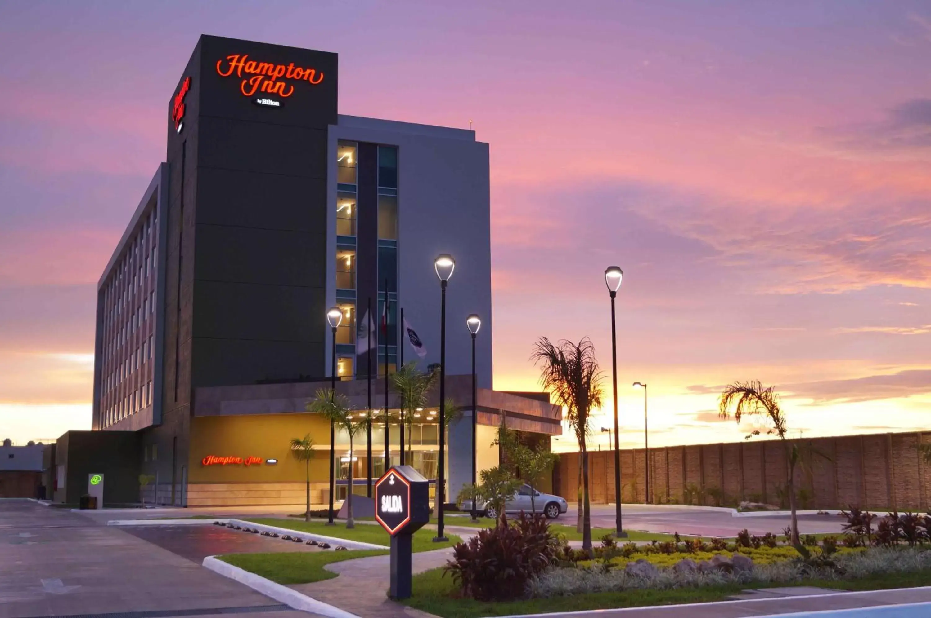 Property Building in Hampton Inn by Hilton Merida