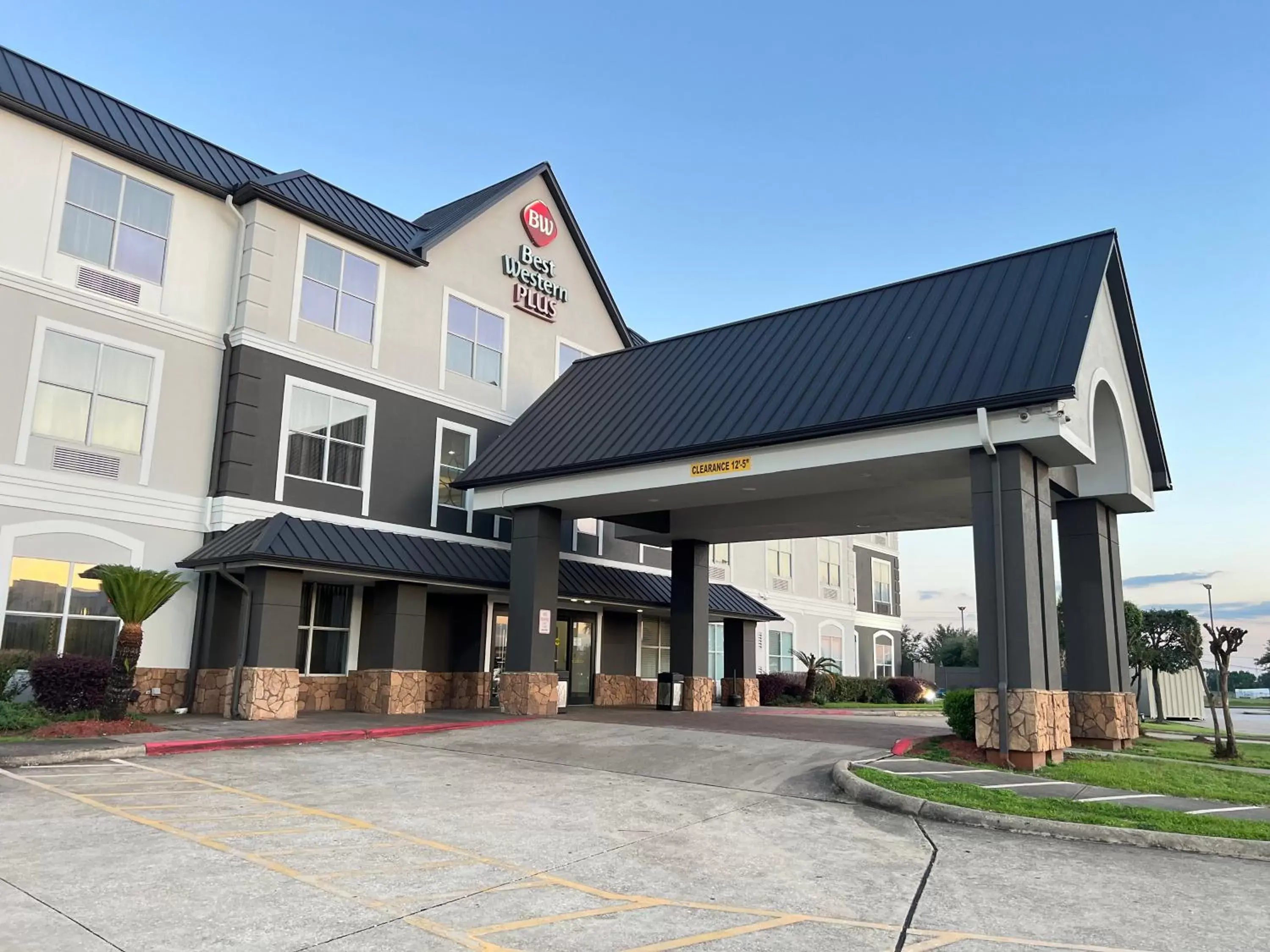 Property Building in Best Western PLUS Hobby Airport Inn and Suites