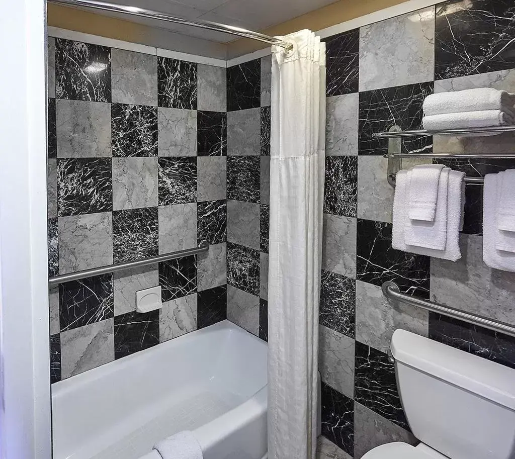Bathroom in Ocean Inn & Suites
