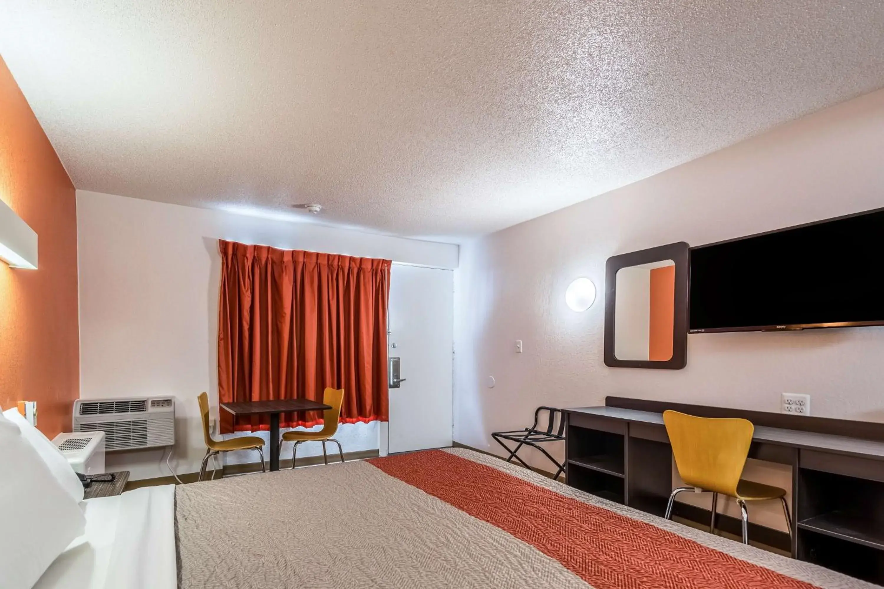 Photo of the whole room, TV/Entertainment Center in Motel 6-Schenectady, NY