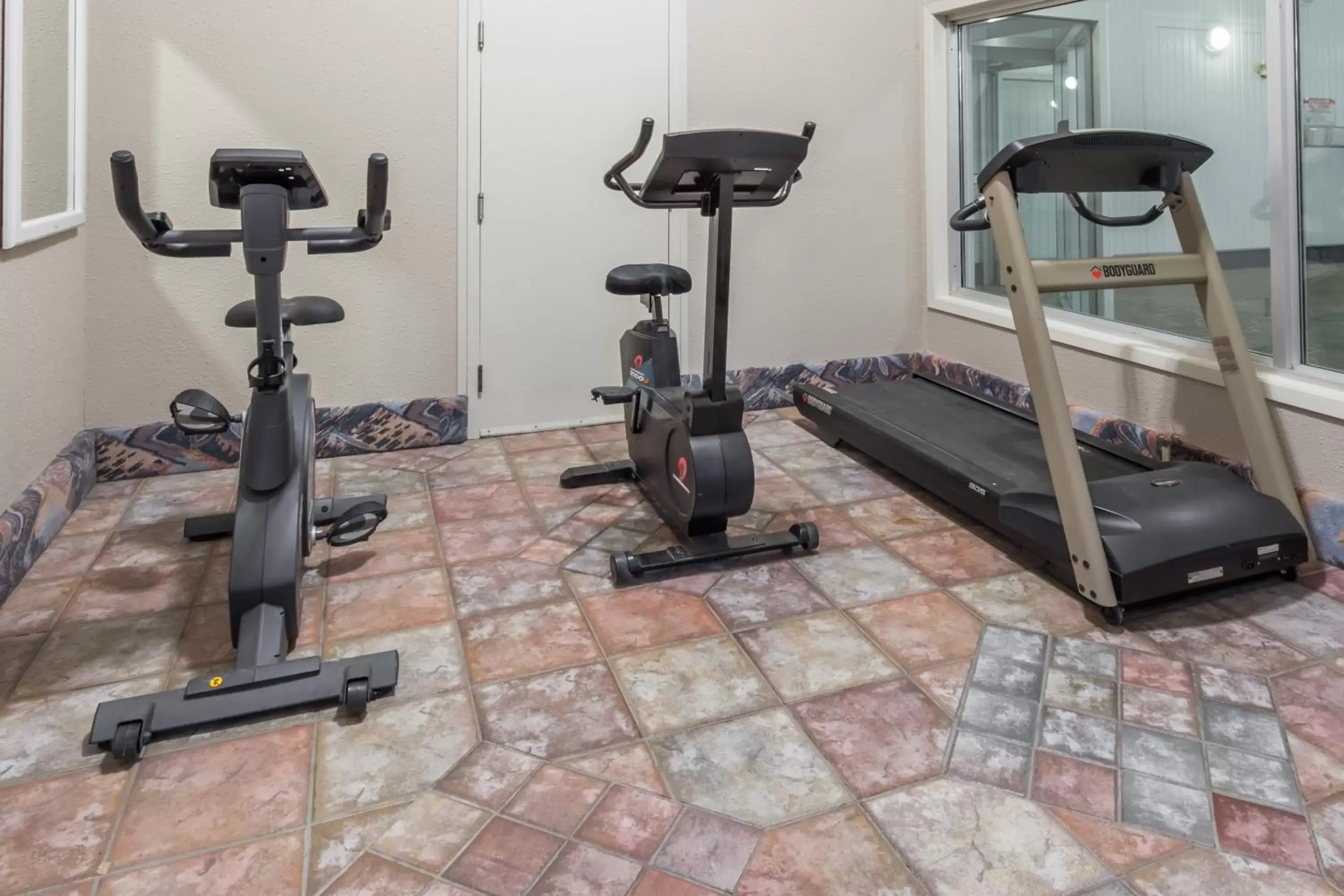 Fitness centre/facilities, Fitness Center/Facilities in Super 8 by Wyndham Medicine Hat AB