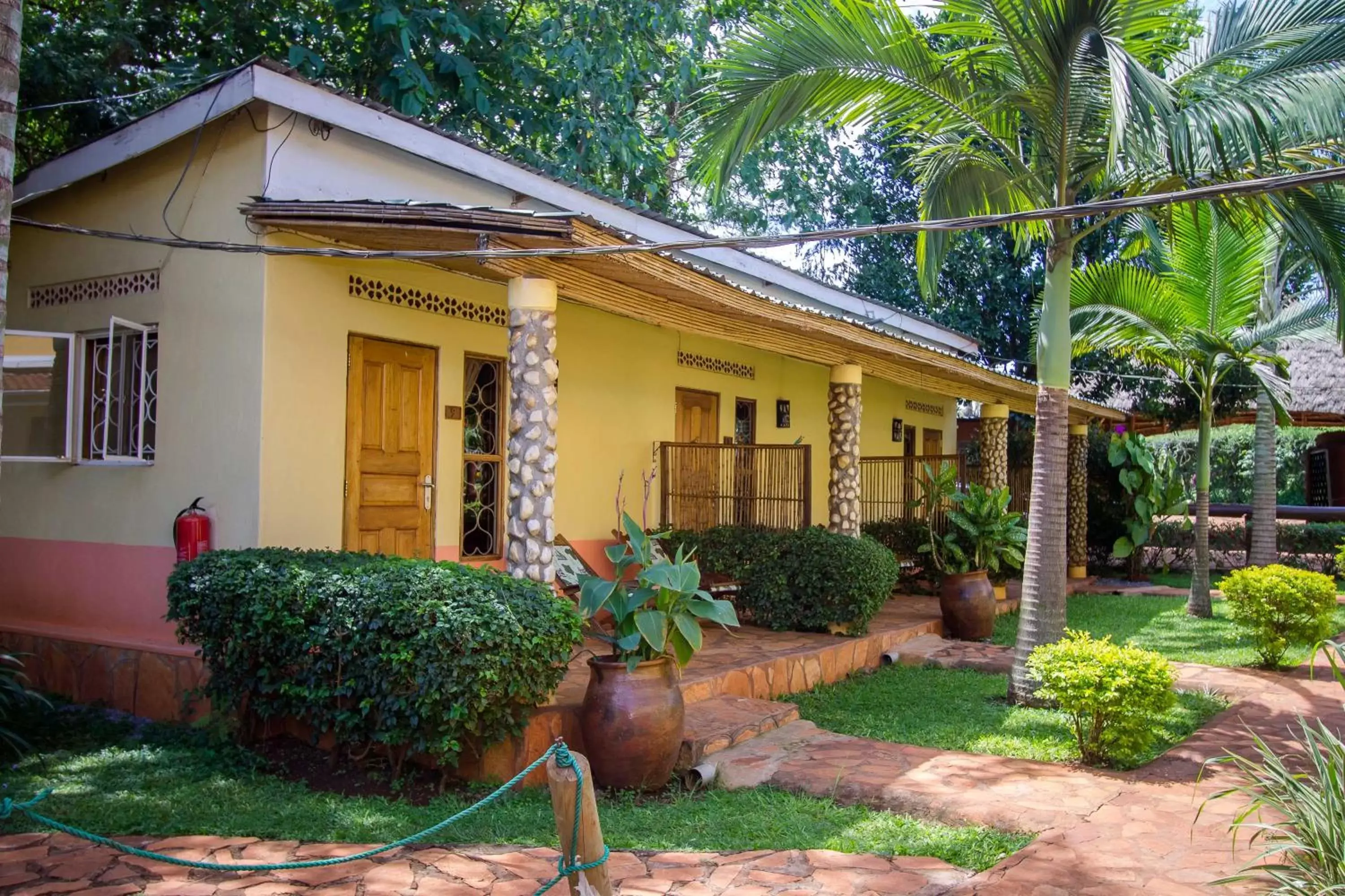 Garden, Property Building in 2 Friends Guest House