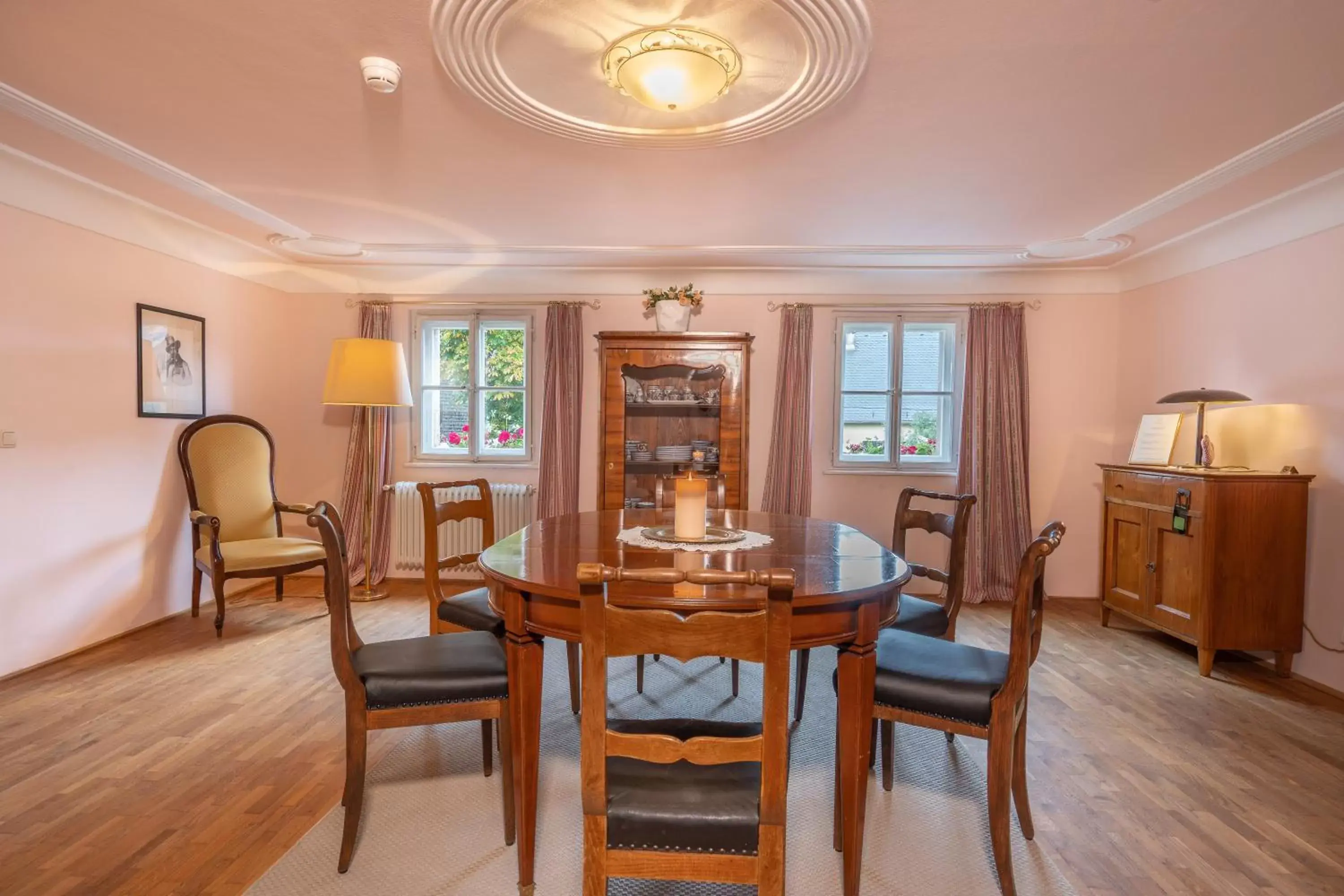 Seating area, Dining Area in Schlosswirt zu Anif - Hotel und Restaurant