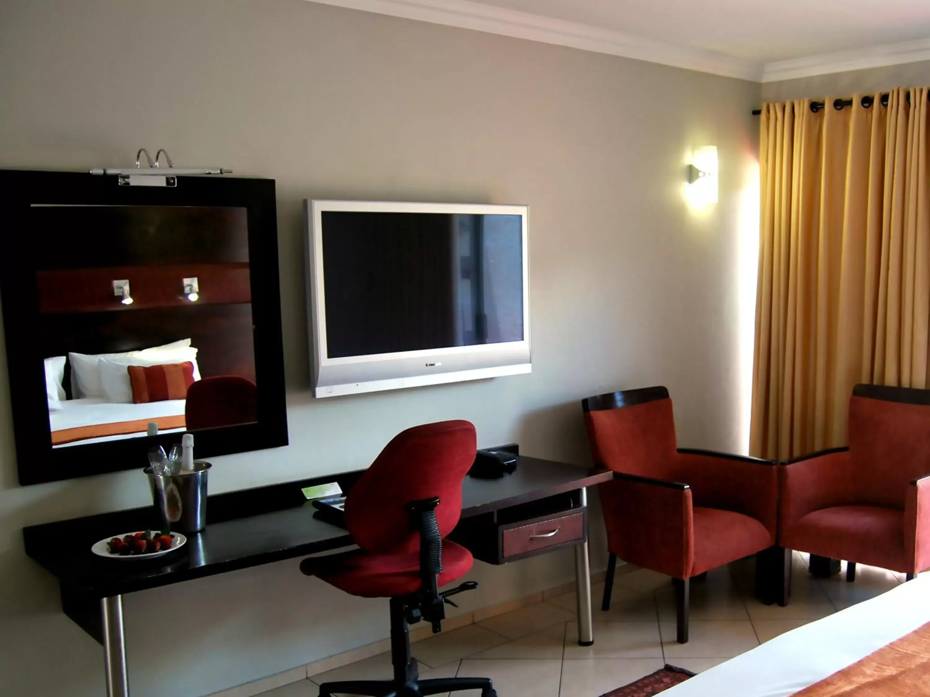 TV and multimedia, TV/Entertainment Center in Safari Hotel & Convention Centre