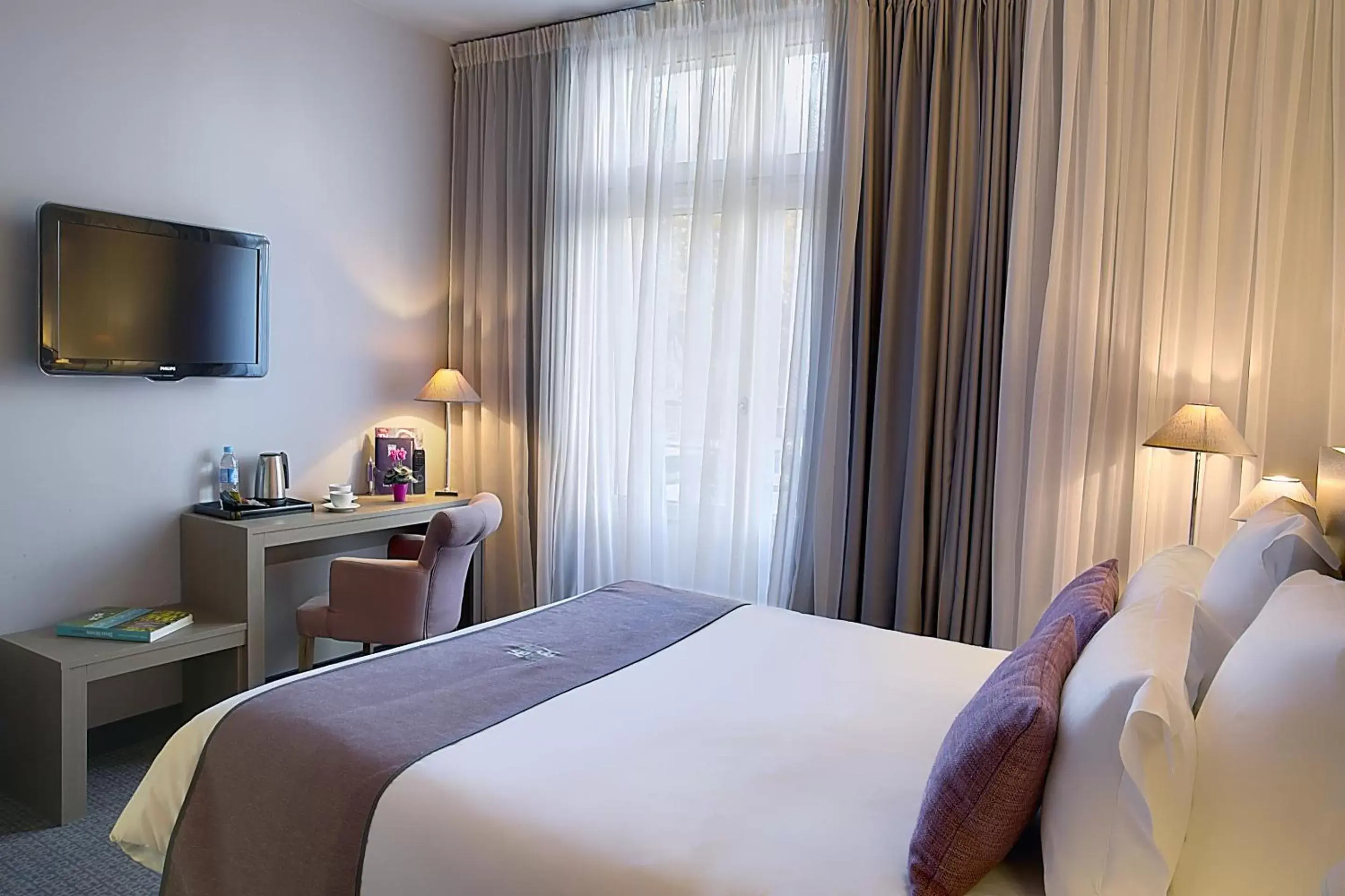 Bedroom, Room Photo in Best Western Hotel de la Breche