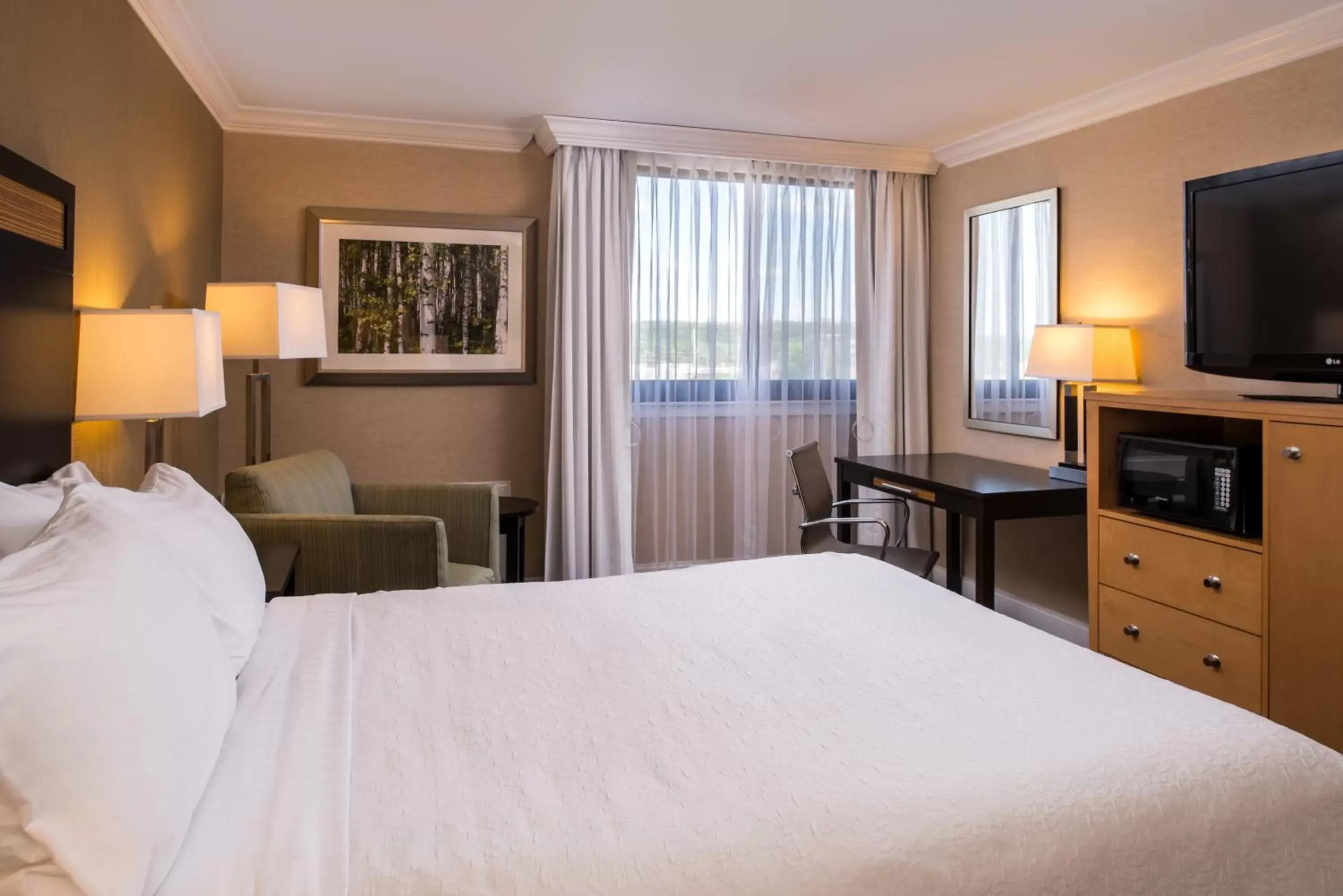 Bedroom, Bed in Holiday Inn Concord Downtown, an IHG Hotel Bedroom, Bed in Holiday Inn Concord Downtown, an IHG Hotel