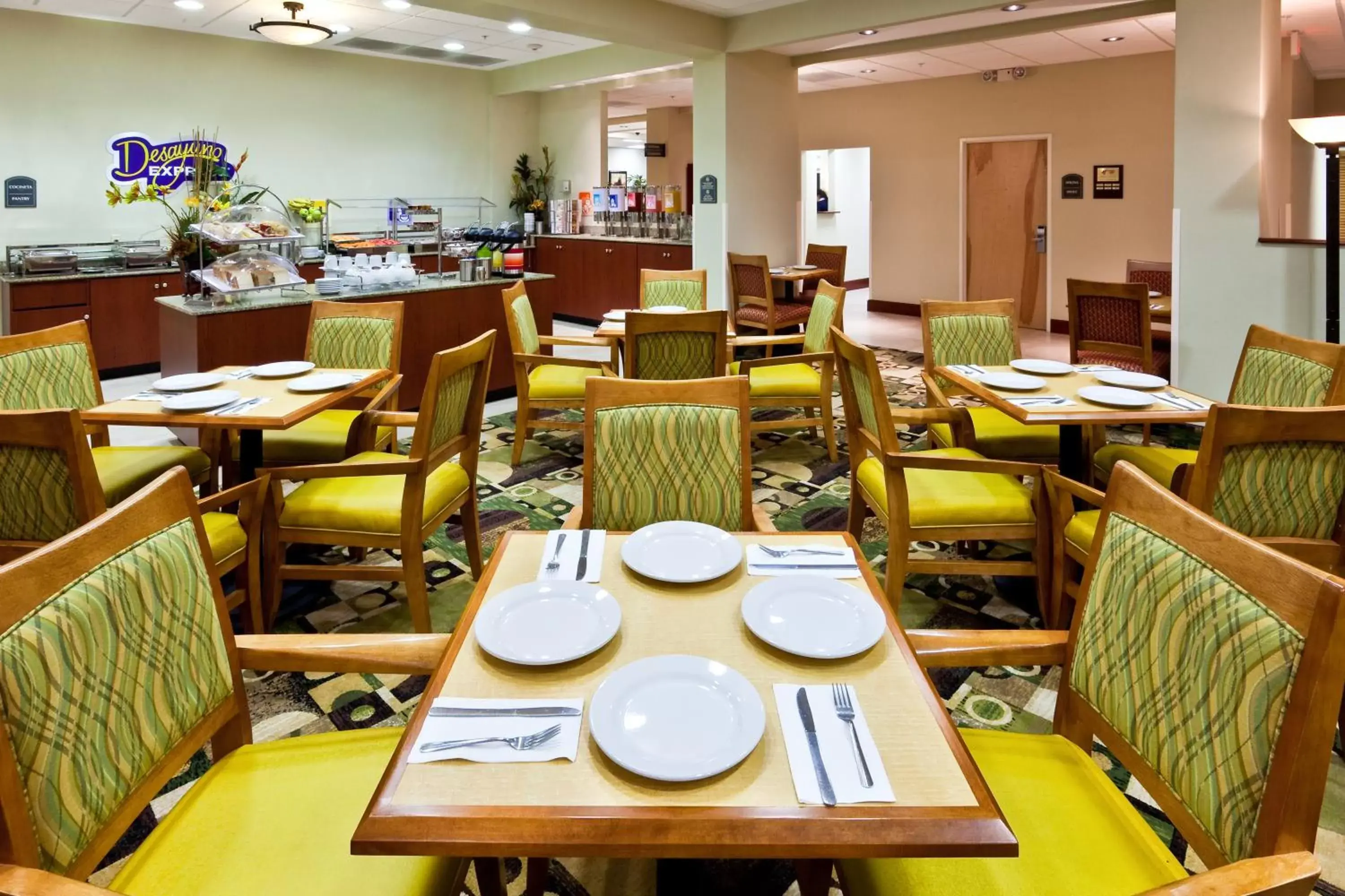 Breakfast, Restaurant/Places to Eat in Holiday Inn Express & Suites Monterrey Aeropuerto, an IHG Hotel