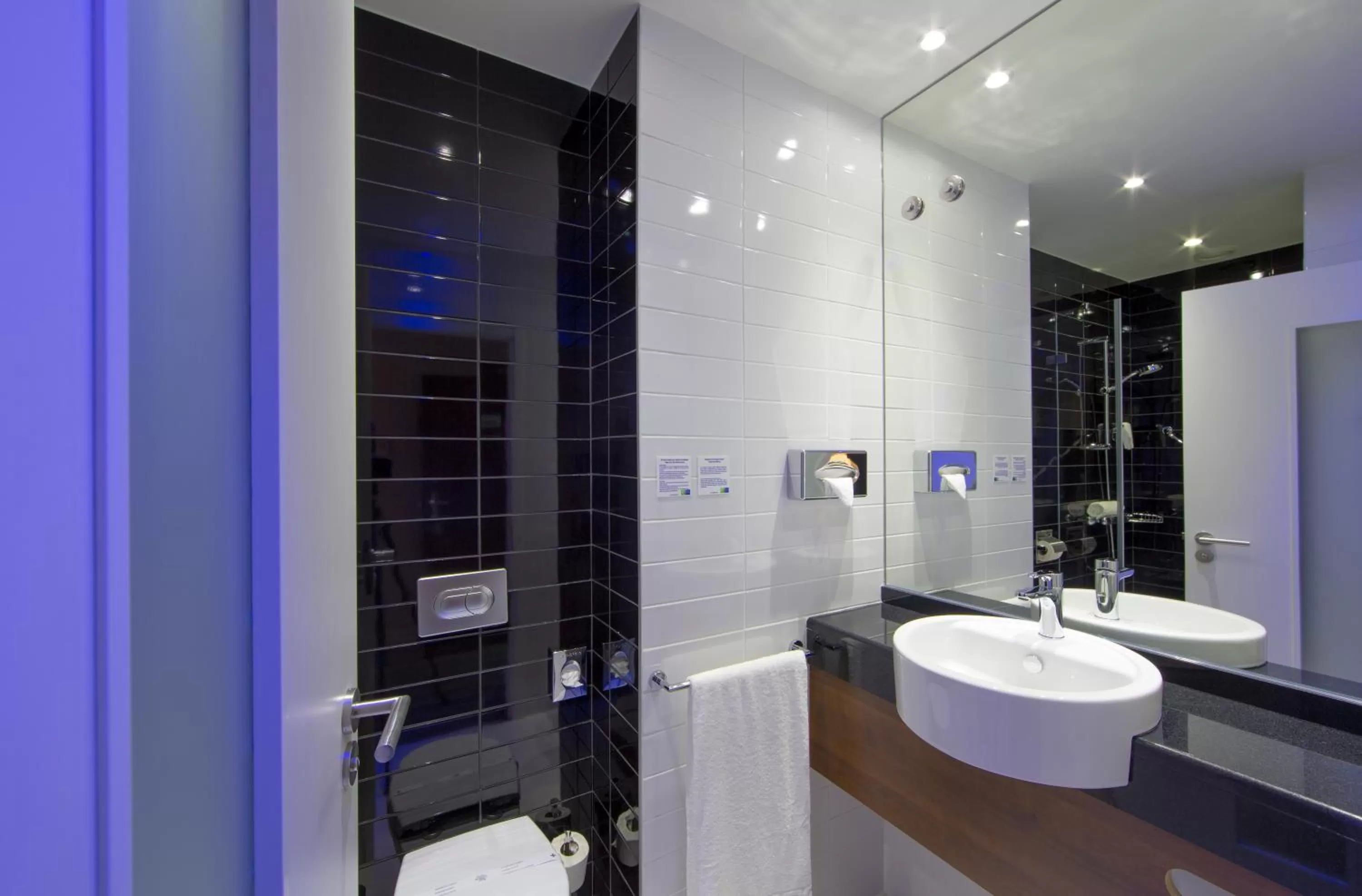 Twin Room in Holiday Inn Express Lisboa - Av. Liberdade, an IHG Hotel