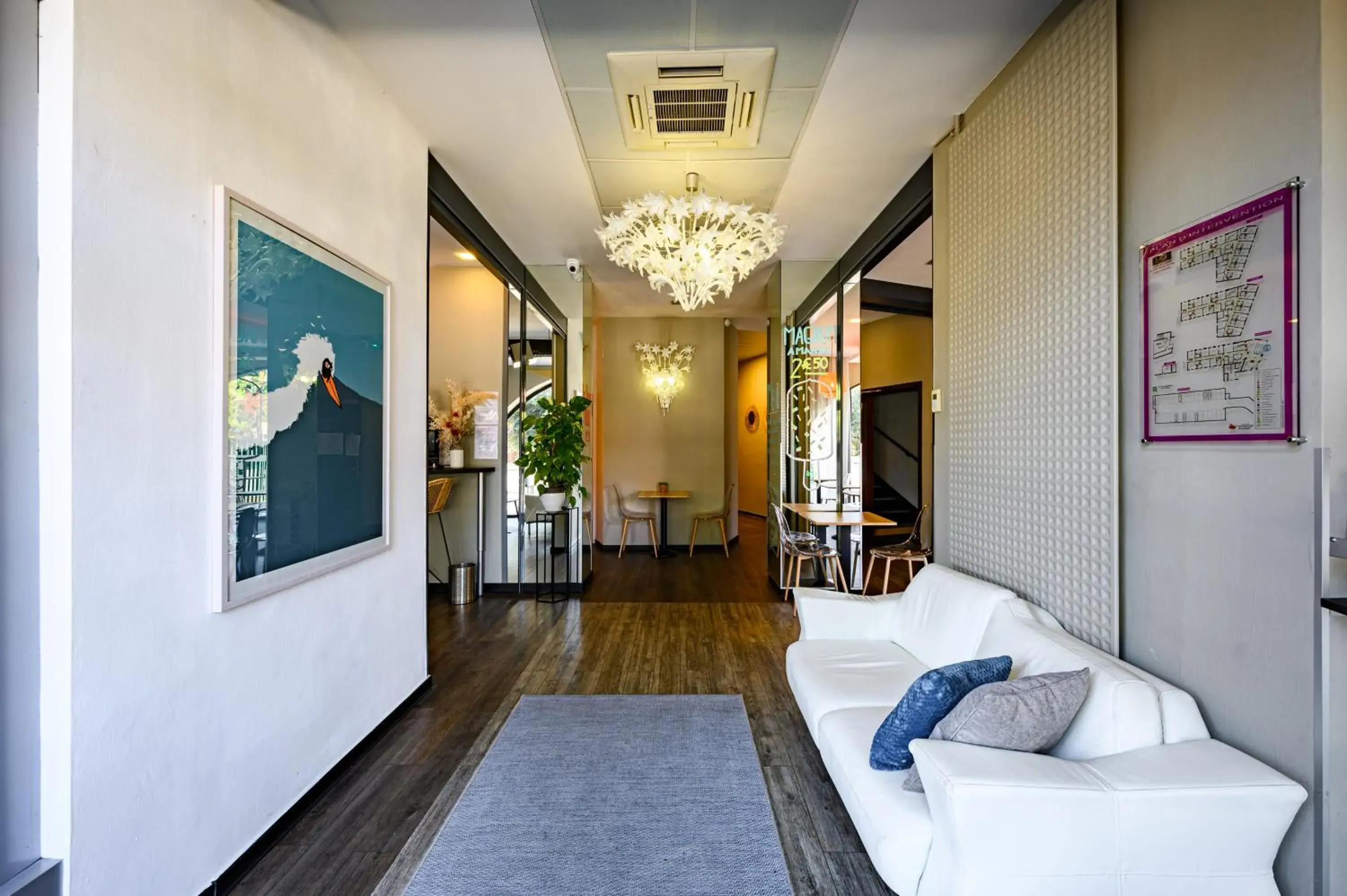 Lobby or reception, Bed in Hotel Gascogne Lobby or reception, Bed in Hotel Gascogne