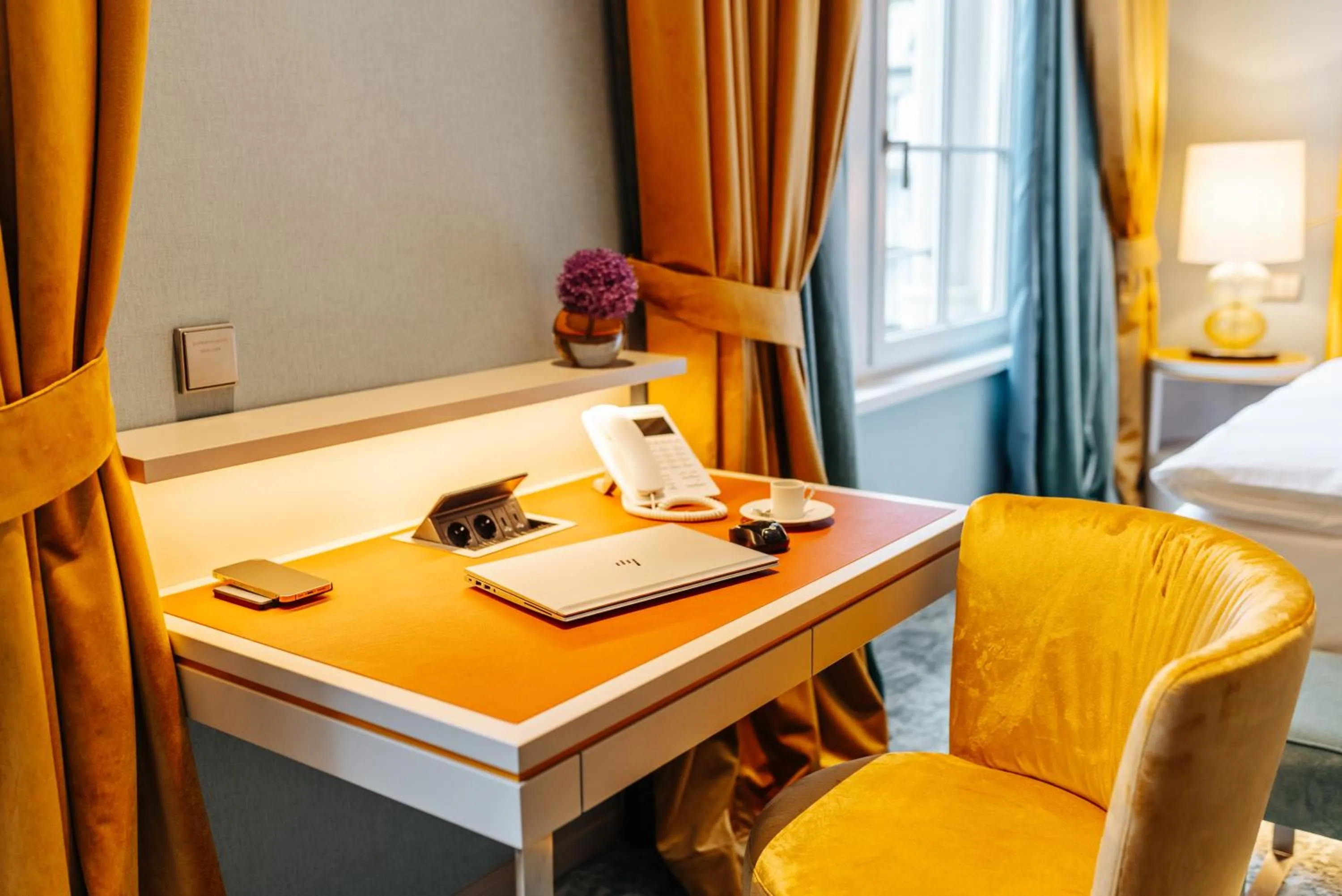 Bedroom, Bed in Hotel Schloss Seefels