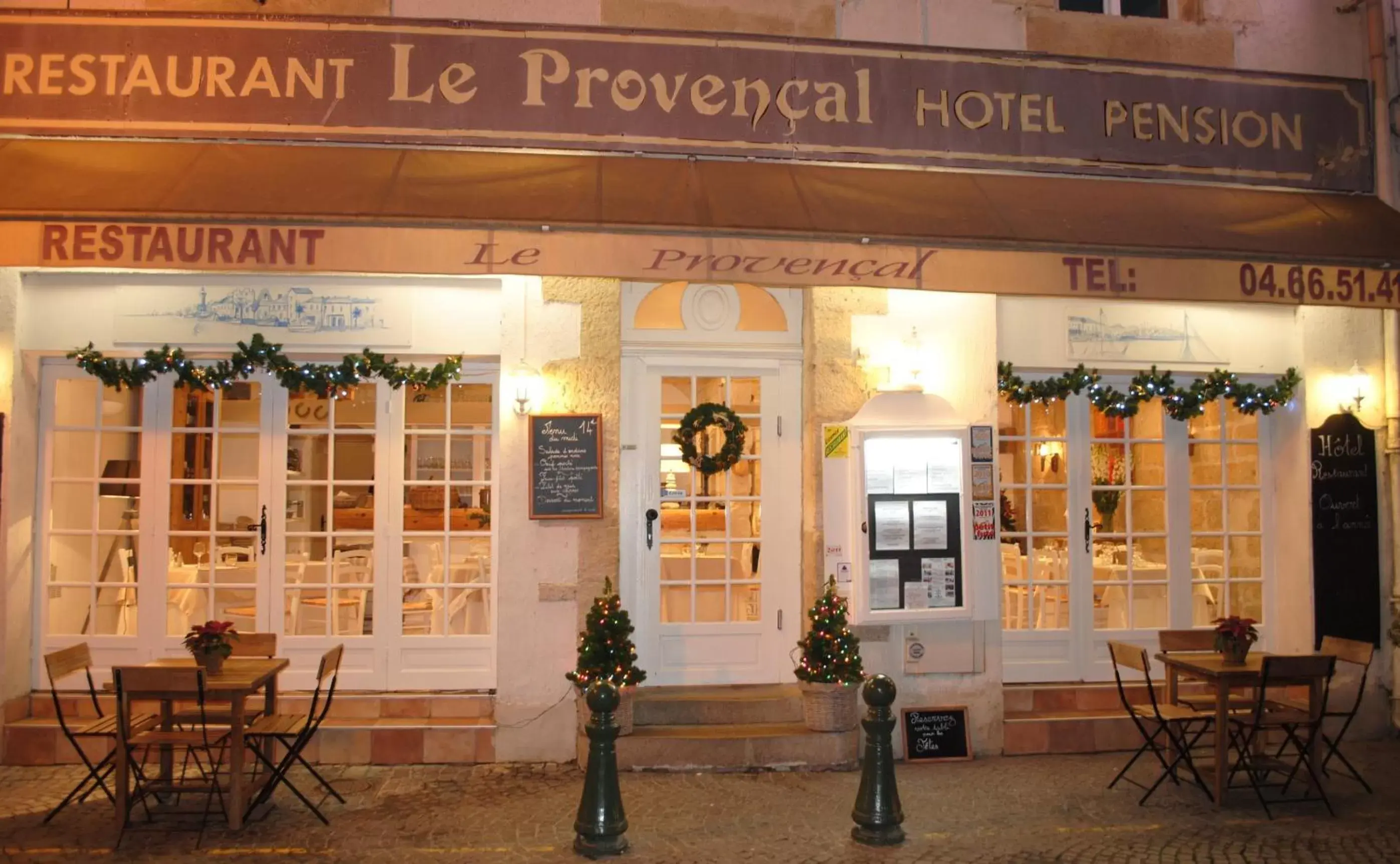 Facade/entrance in Hôtel Restaurant Le Provençal