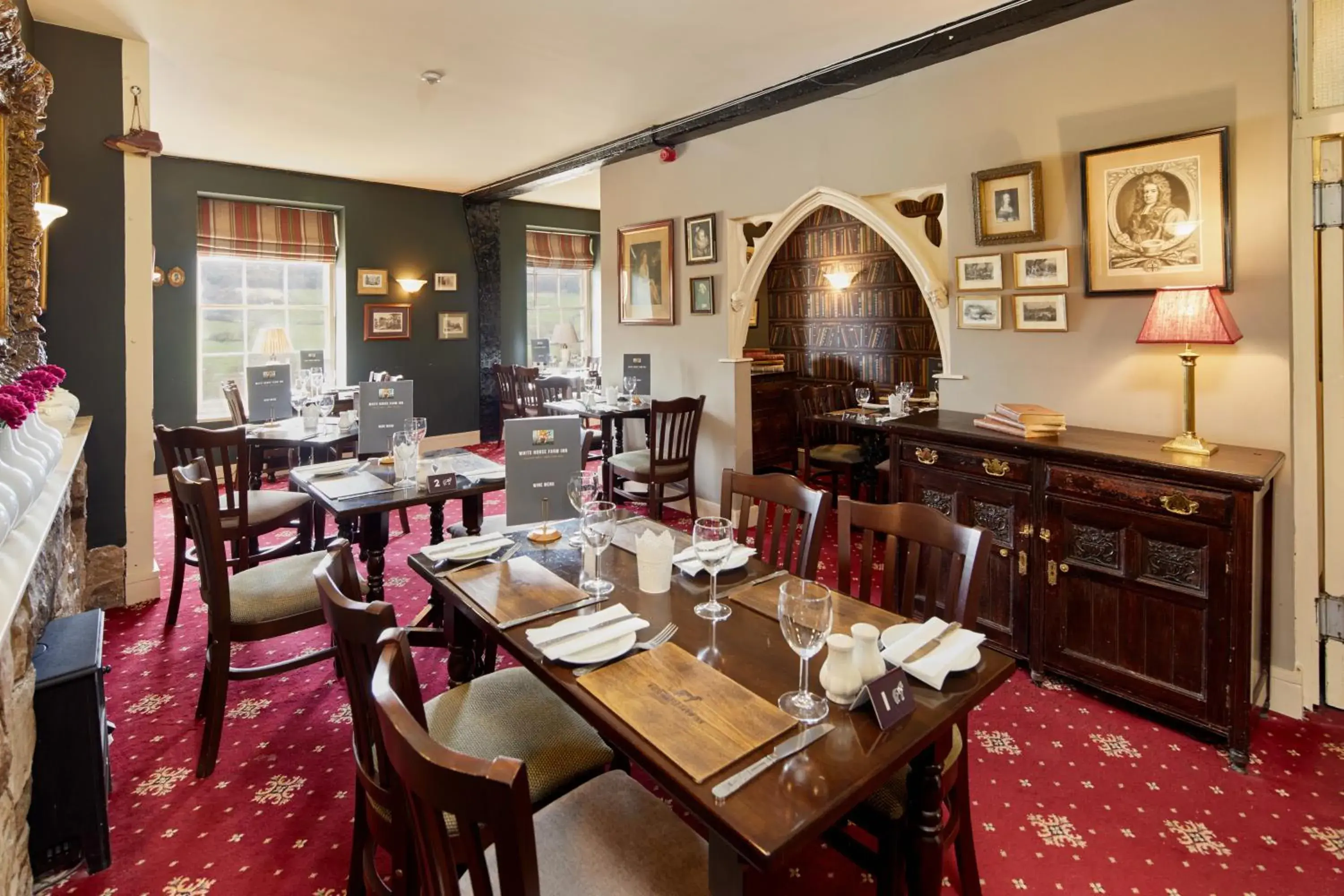 Restaurant/Places to Eat in White Horse Farm Inn