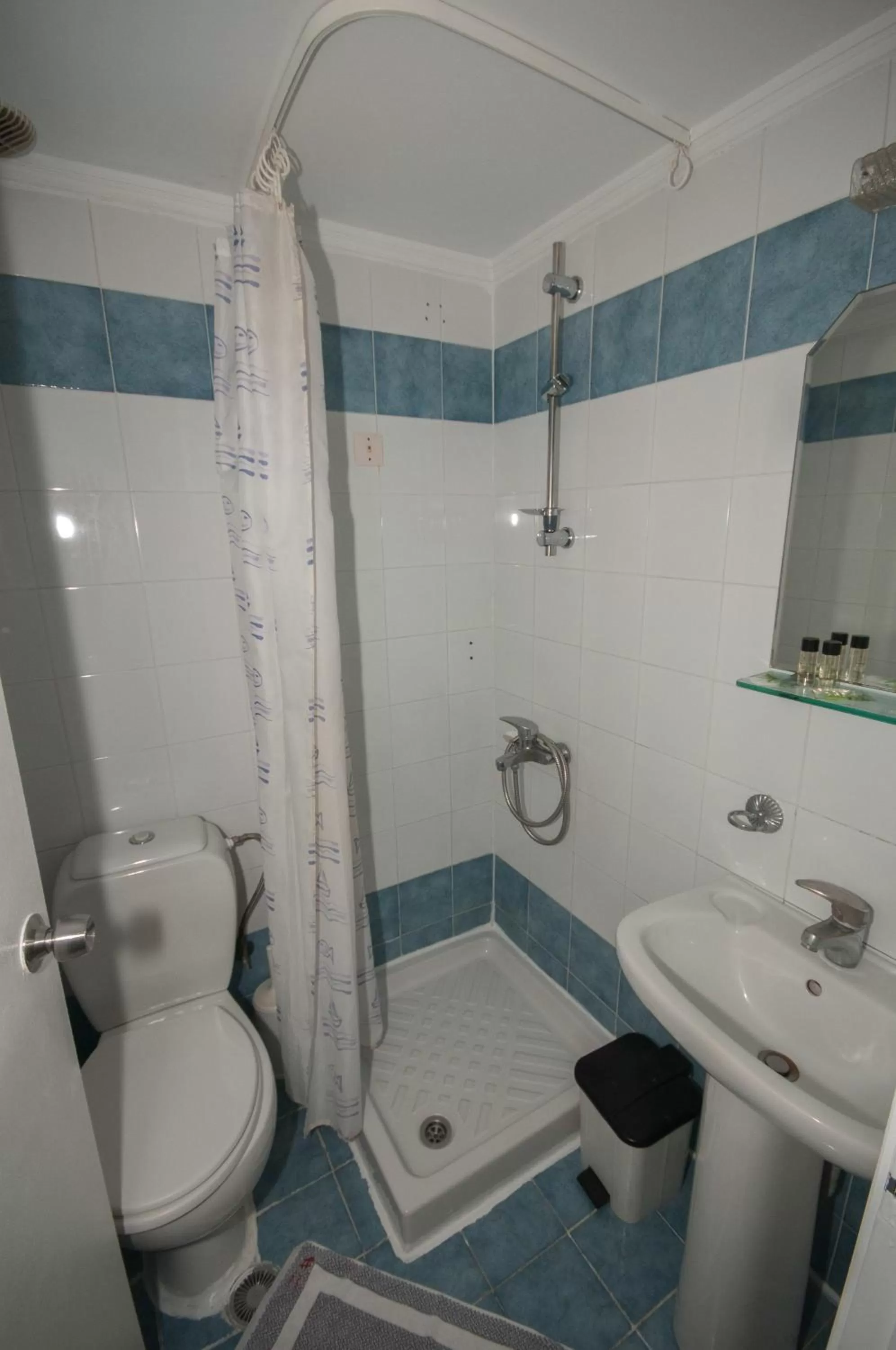 Bathroom in Cecil Hotel