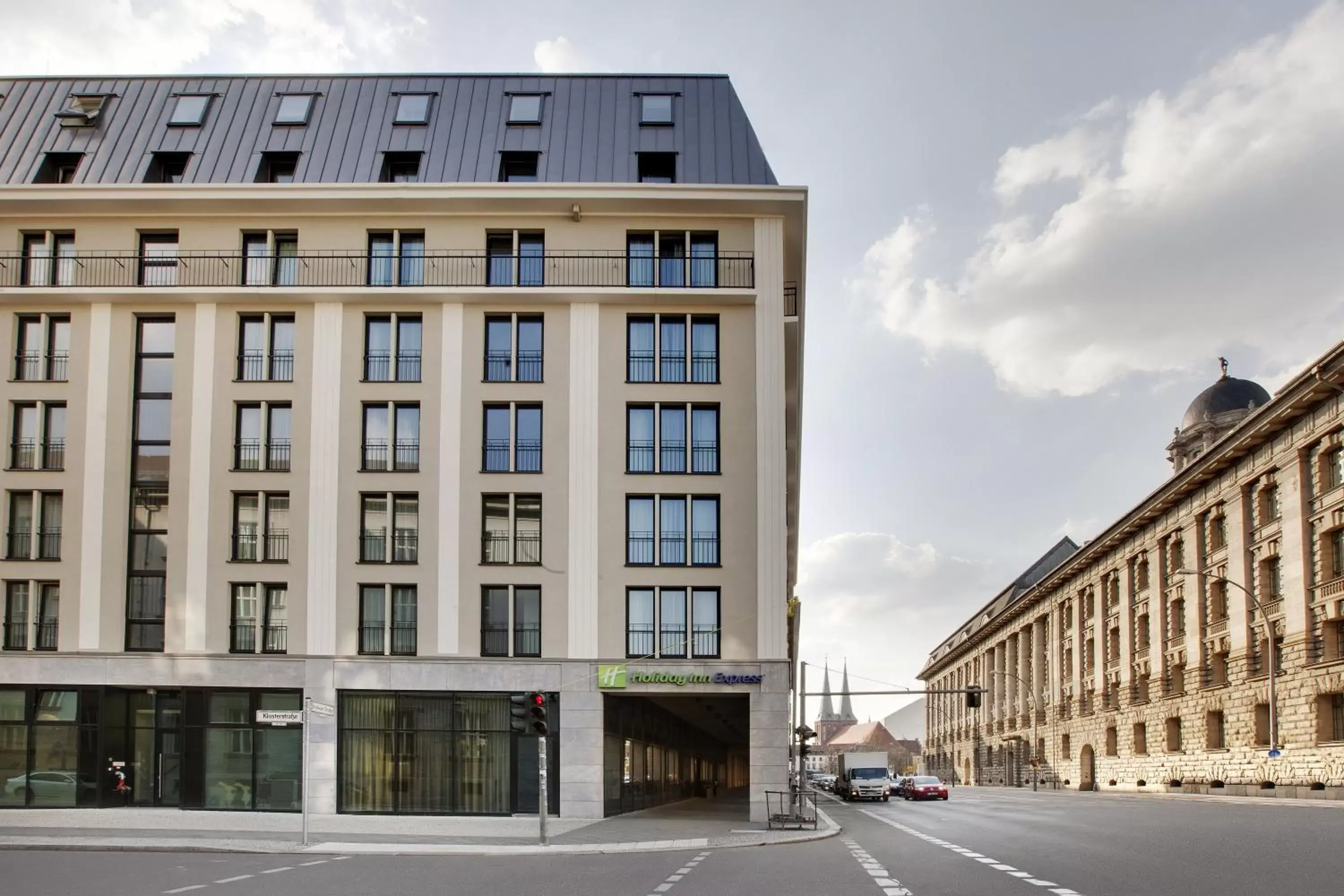 Property Building in Holiday Inn Express - Berlin - Alexanderplatz, an IHG Hotel