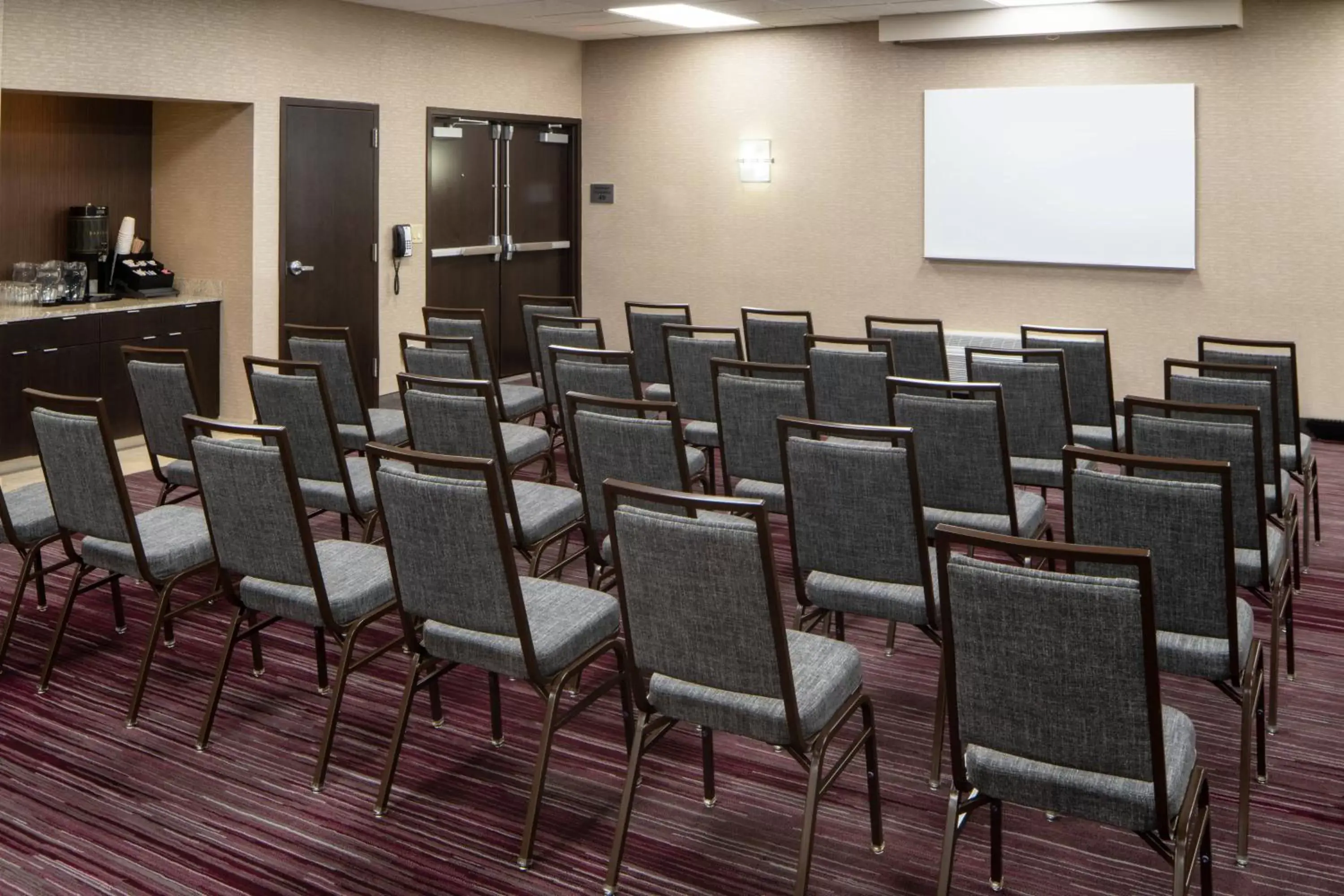 Meeting/conference room in Courtyard by Marriott Nashville Airport