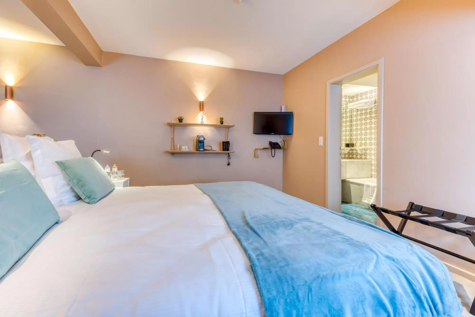 Bed in Hôtel Imperi'Ale