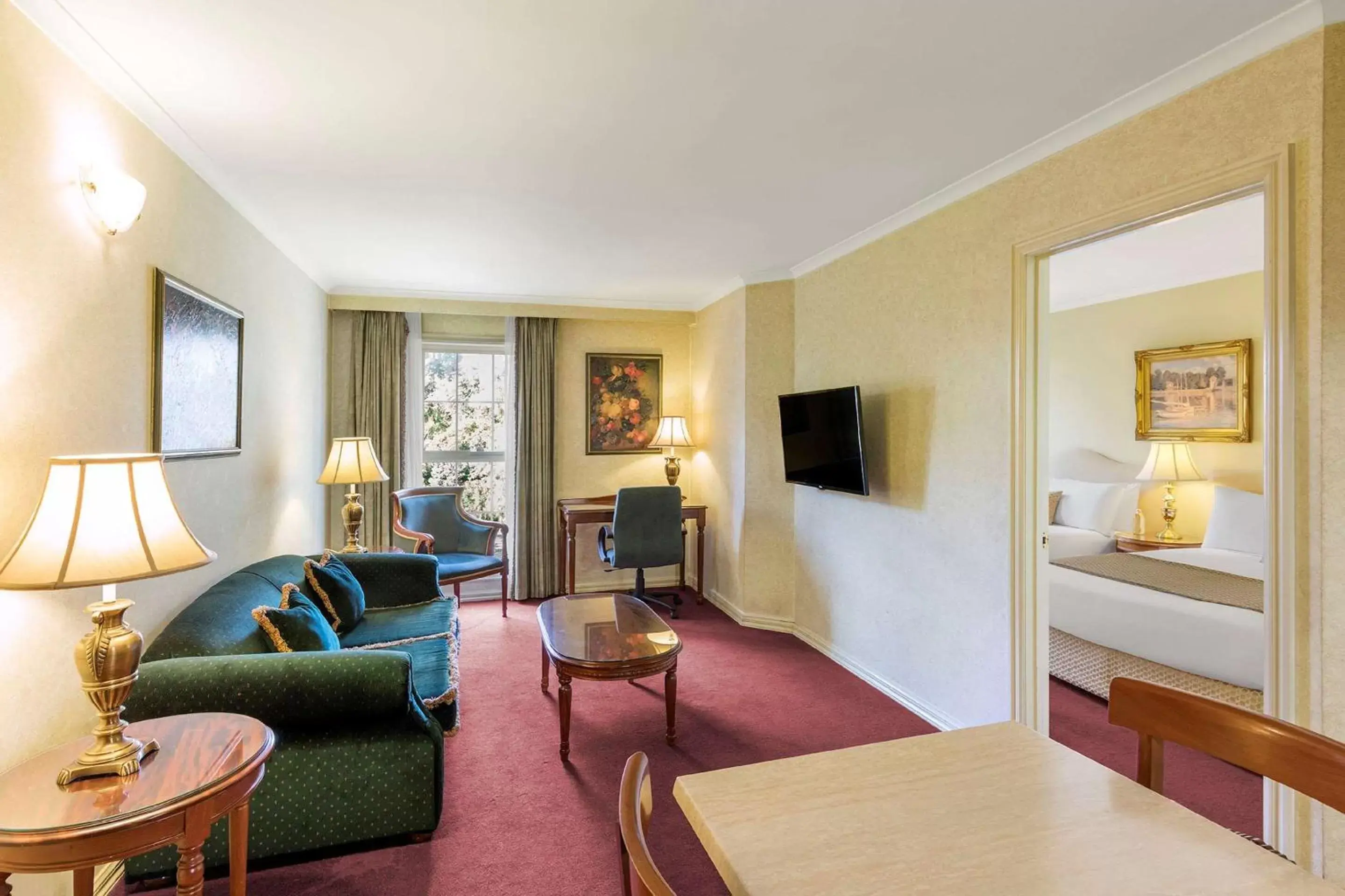 Bedroom, Seating Area in Quality Hotel Canterbury International