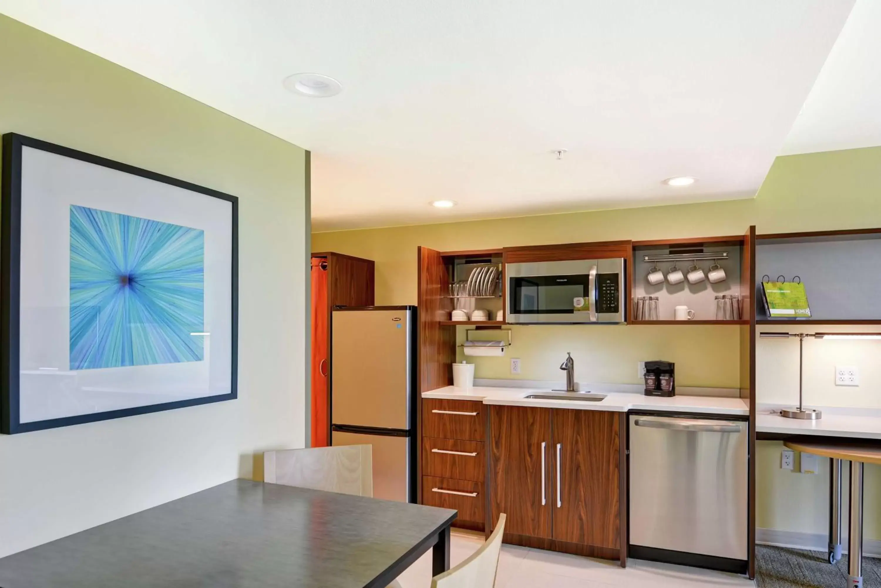 Kitchen or kitchenette, Kitchen/Kitchenette in Home2 Suites By Hilton Helena