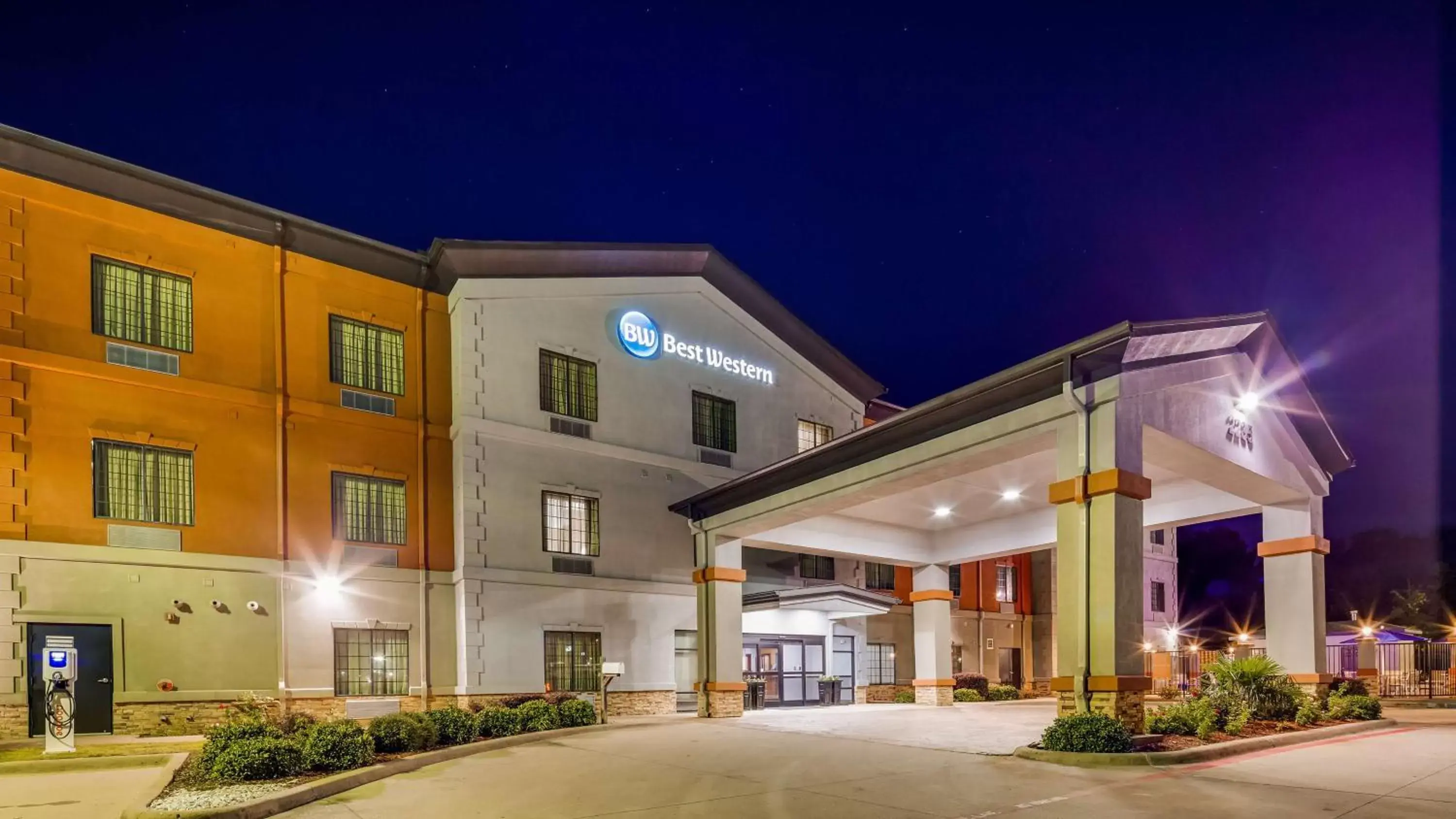 Property Building in Best Western Carthage Inn & Suites