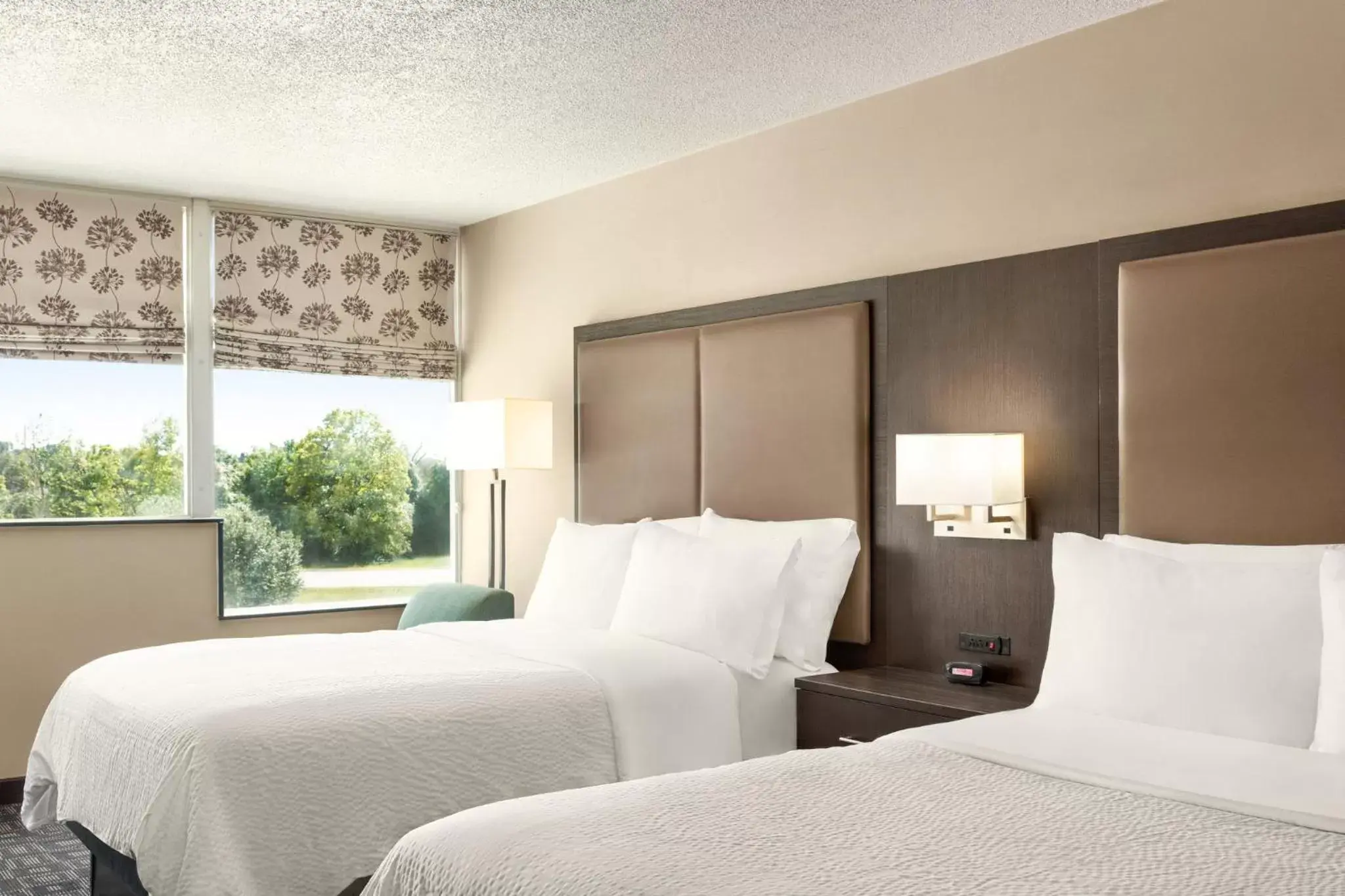 Photo of the whole room, Bed in Holiday Inn Louisville East - Hurstbourne, an IHG Hotel