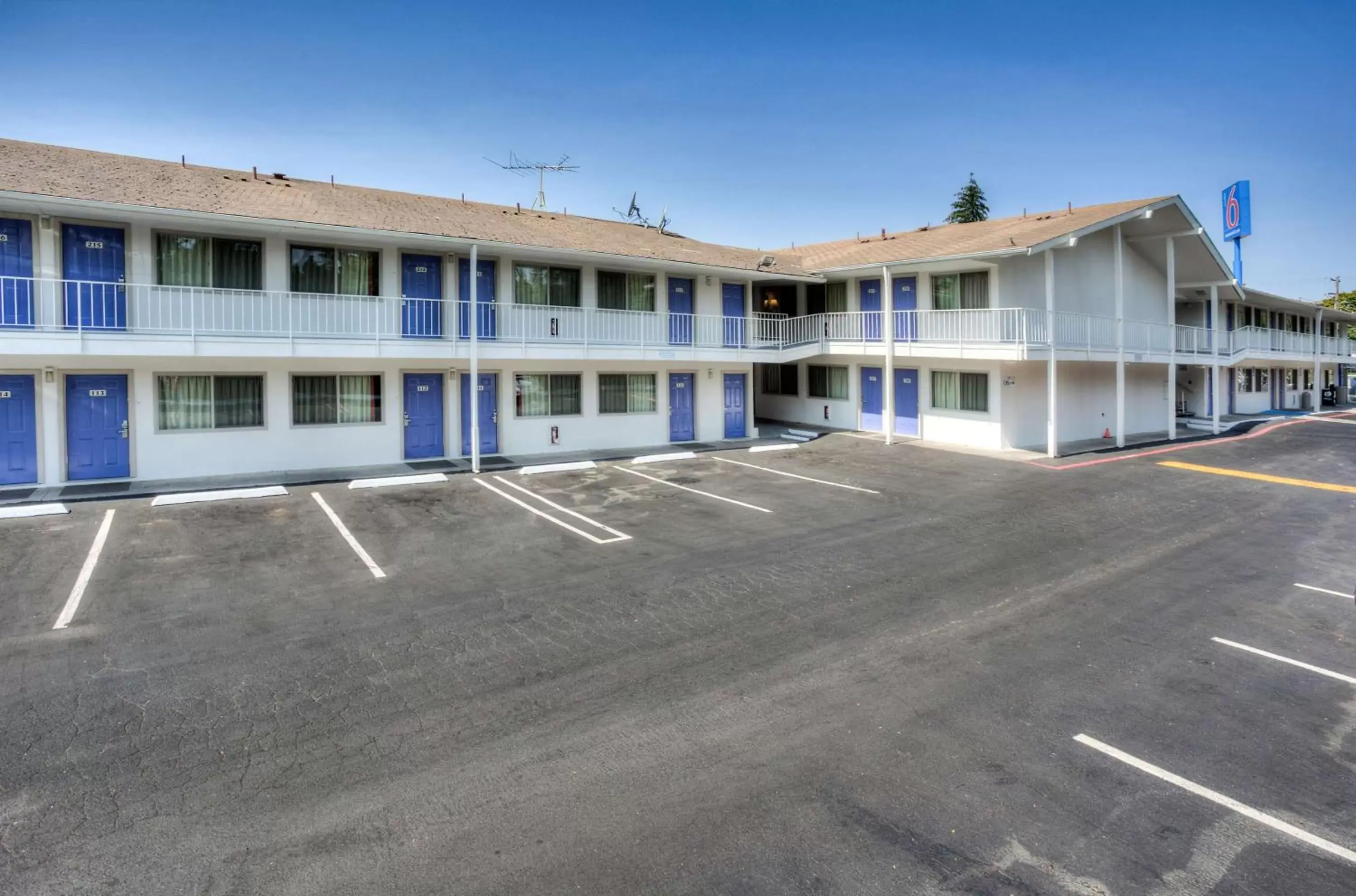 Property Building in Motel 6-Tigard, OR - Portland South - Lake Oswego