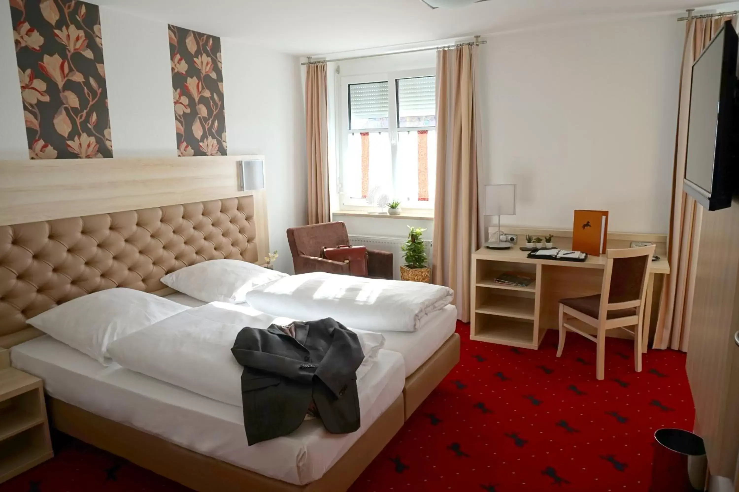 Photo of the whole room, Bed in Hotel Rappen Rothenburg ob der Tauber