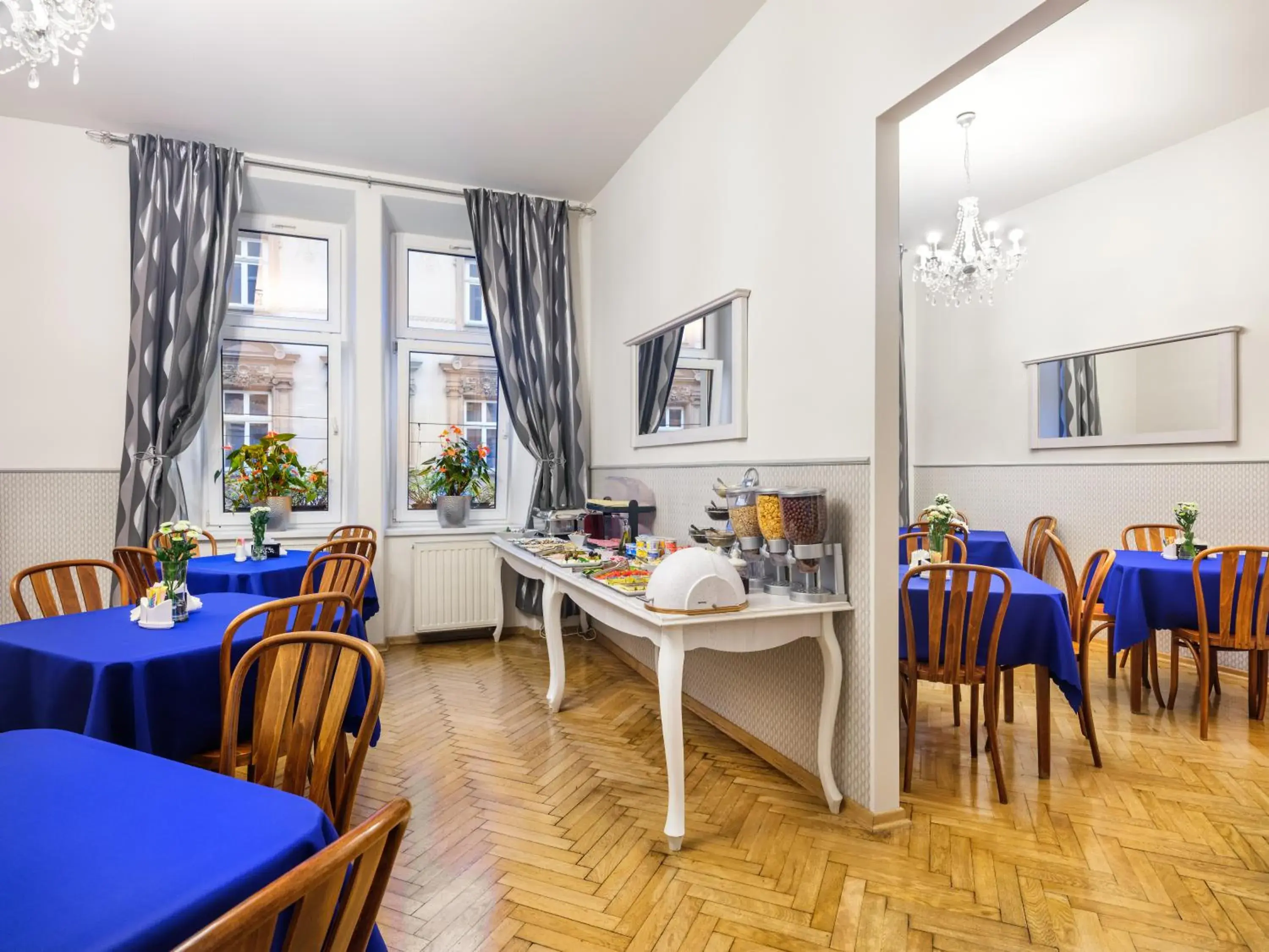 Breakfast, Restaurant/Places to Eat in Kosmopolita Rooms & Apartments